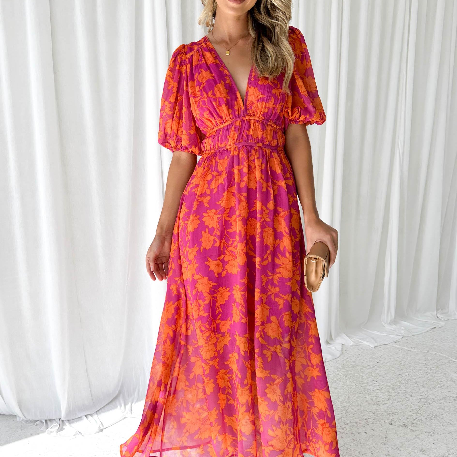 Abito Maxi Floreale – Scollo a V Maniche Corte