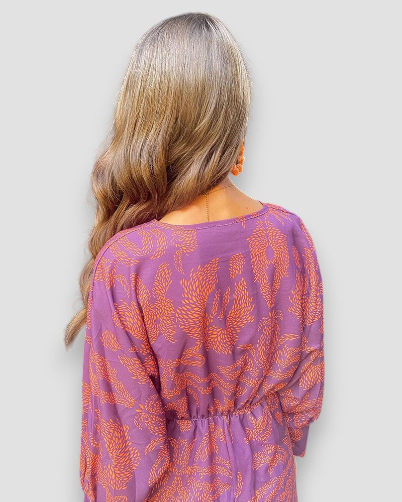 Abito Lungo Stampato – Scollo a V e Nodo in Vita