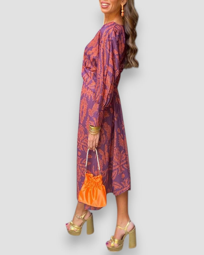 Abito Lungo Stampato – Scollo a V e Nodo in Vita