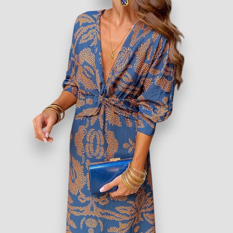 Abito Lungo Stampato – Scollo a V e Nodo in Vita