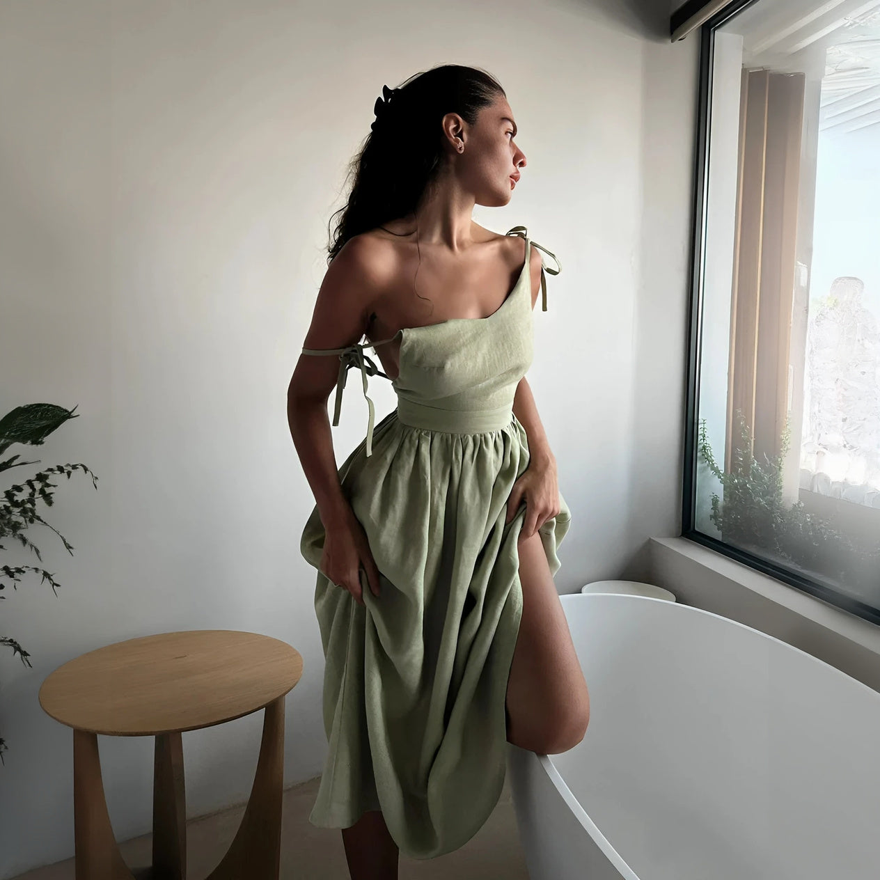 Abito Fluido Estivo con Dettagli Raffinati