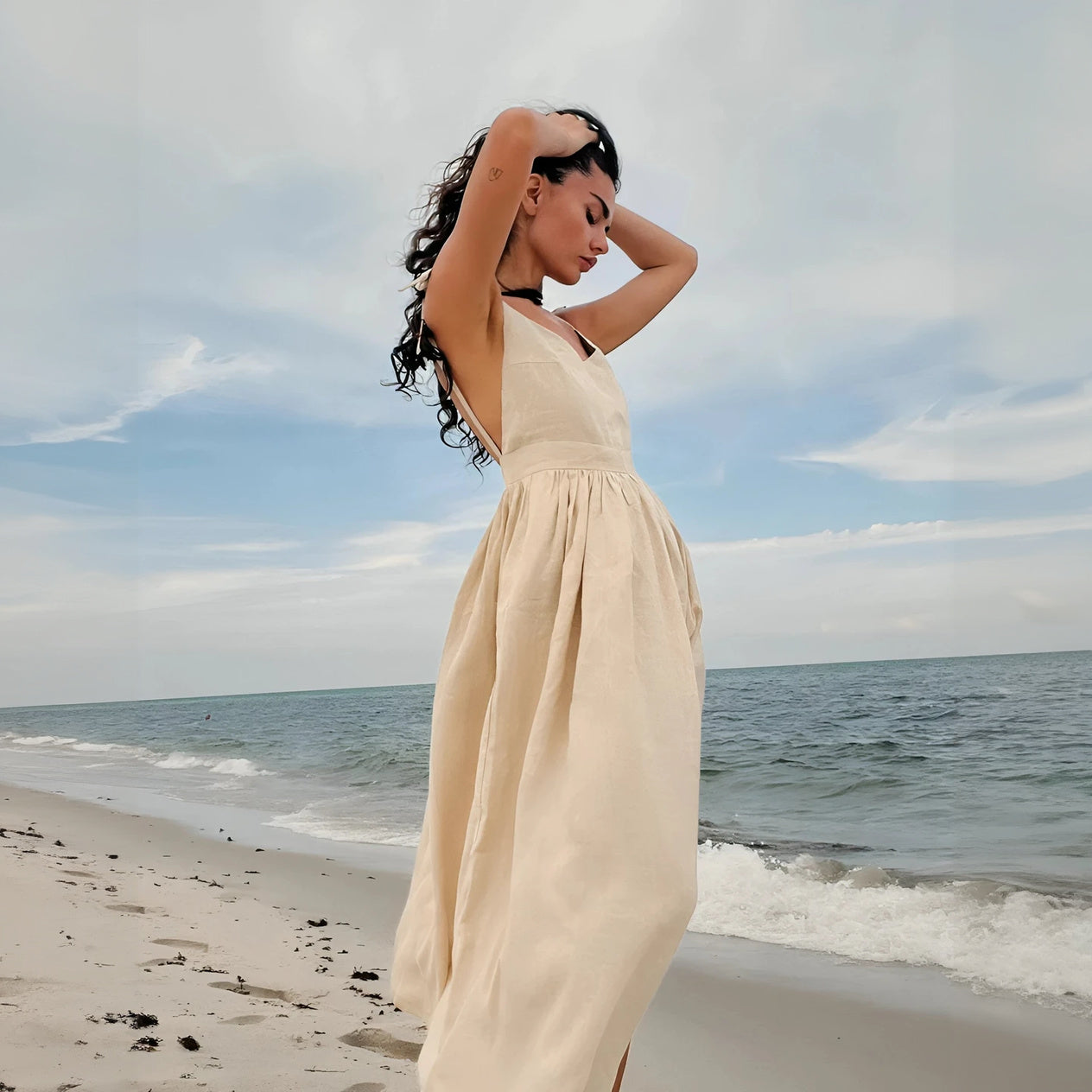 Abito Fluido Estivo con Dettagli Raffinati