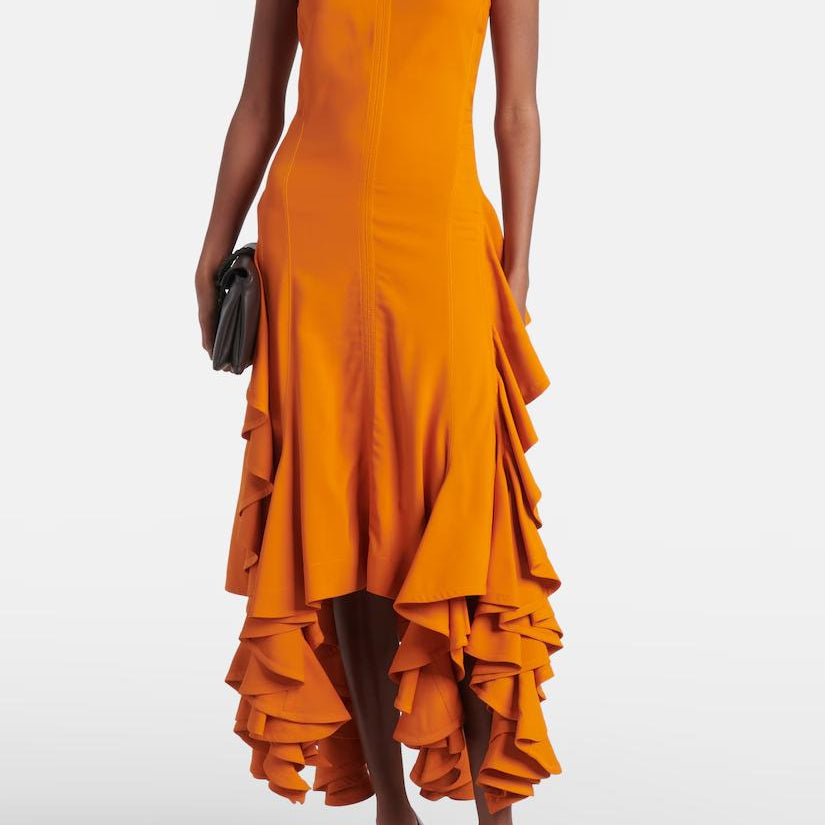 Abito Scultoreo con Volant Asimmetrici