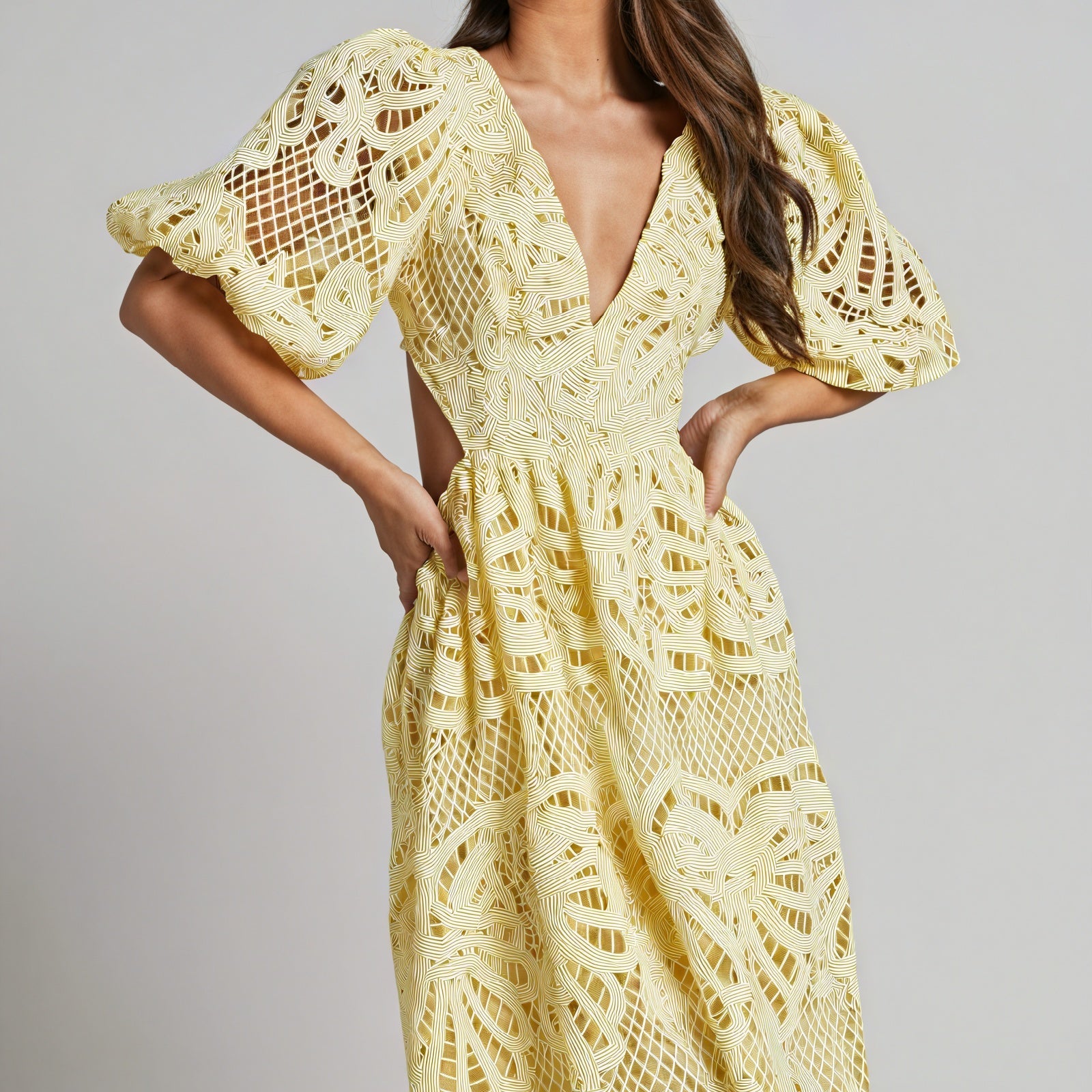 Abito Midi con Dettagli Laser Cut