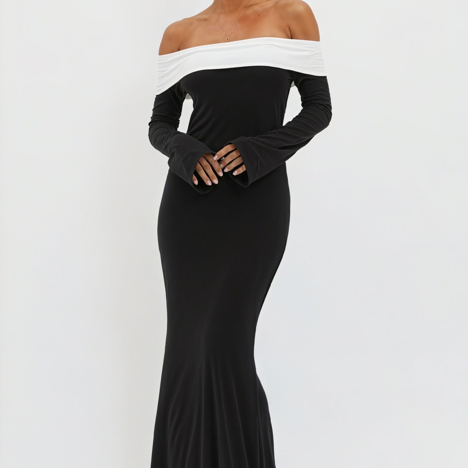 Abito da Sera Bicolore con Maniche Ampie