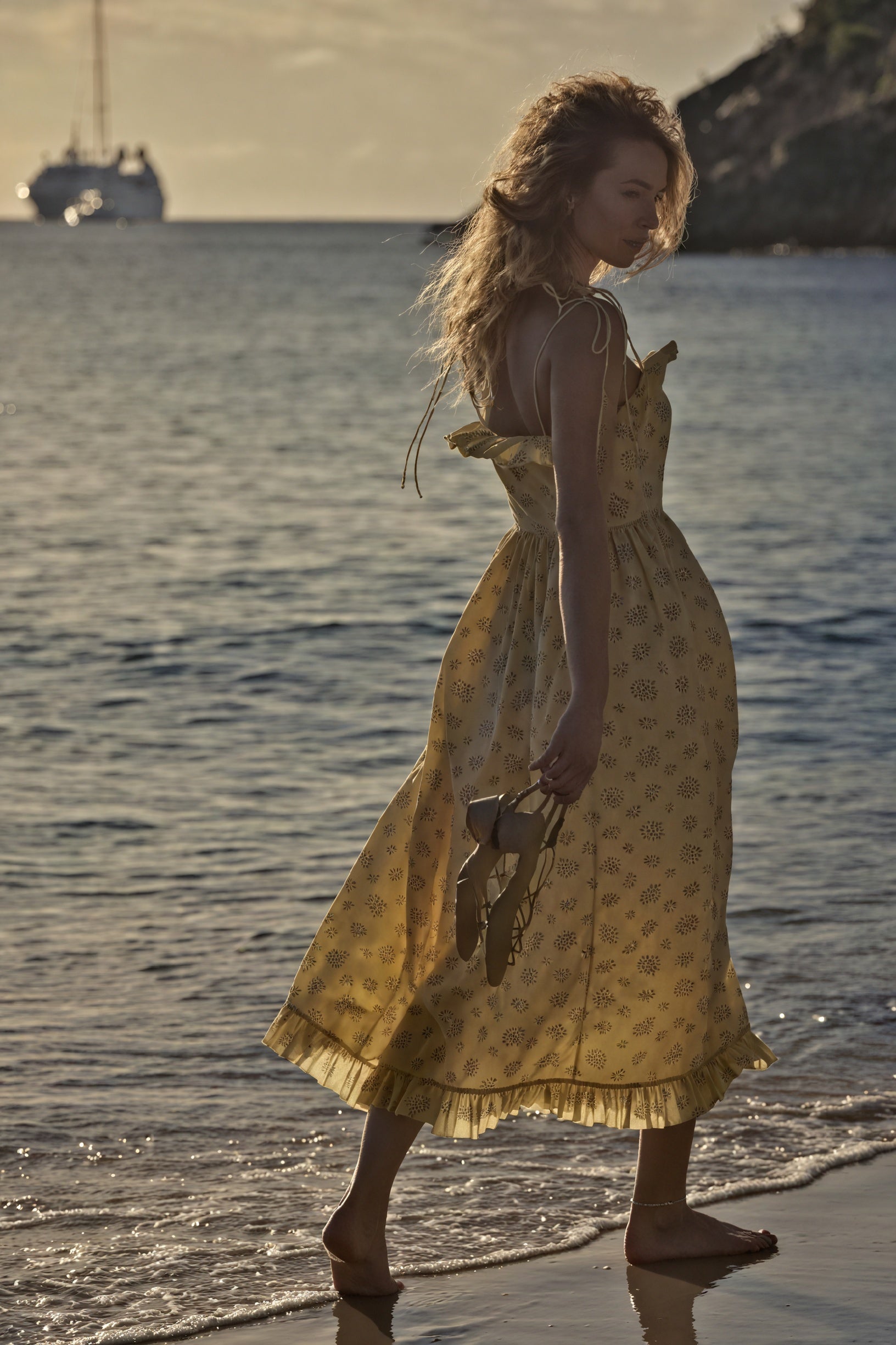 Abito Midi Floreale con Volant