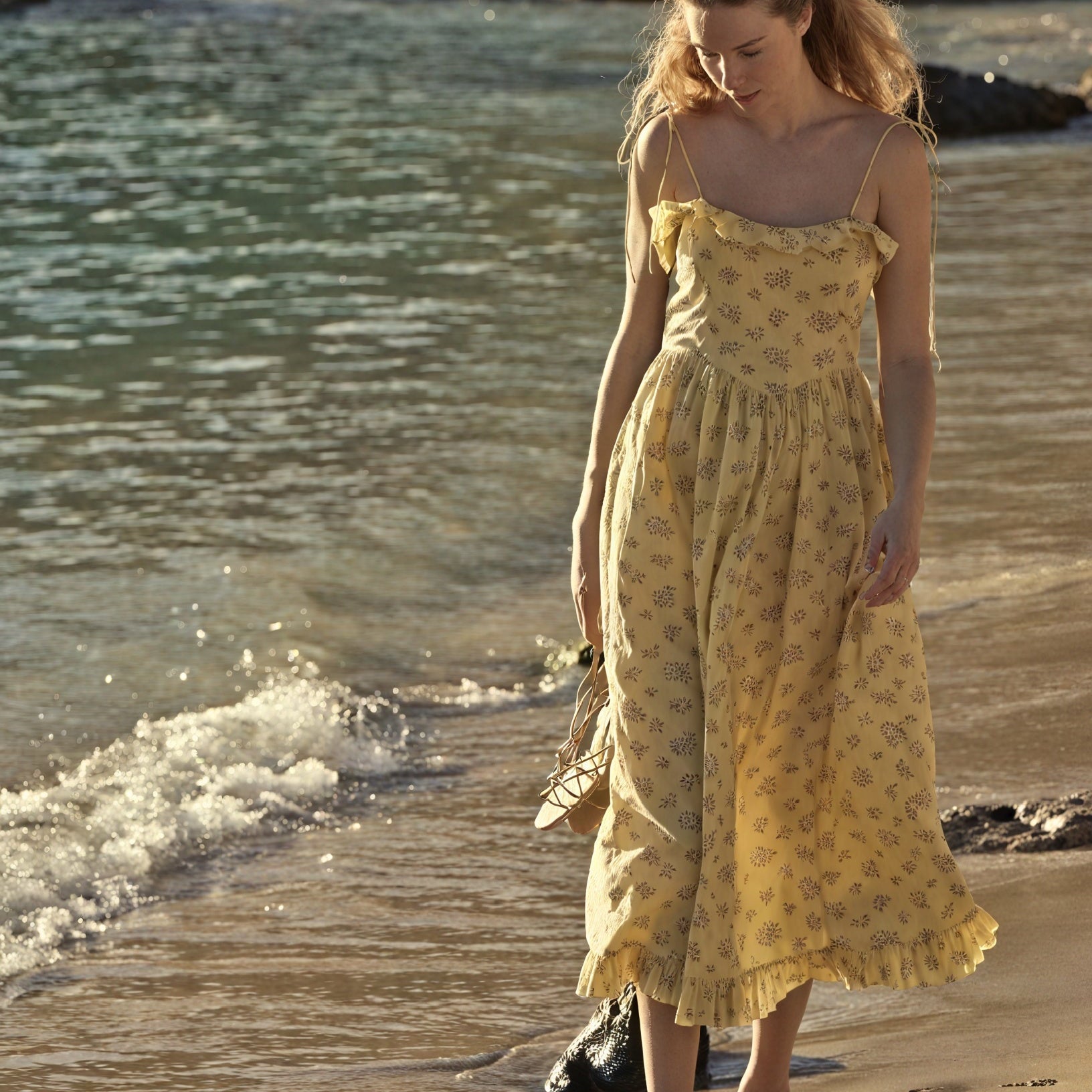 Abito Midi Floreale con Volant