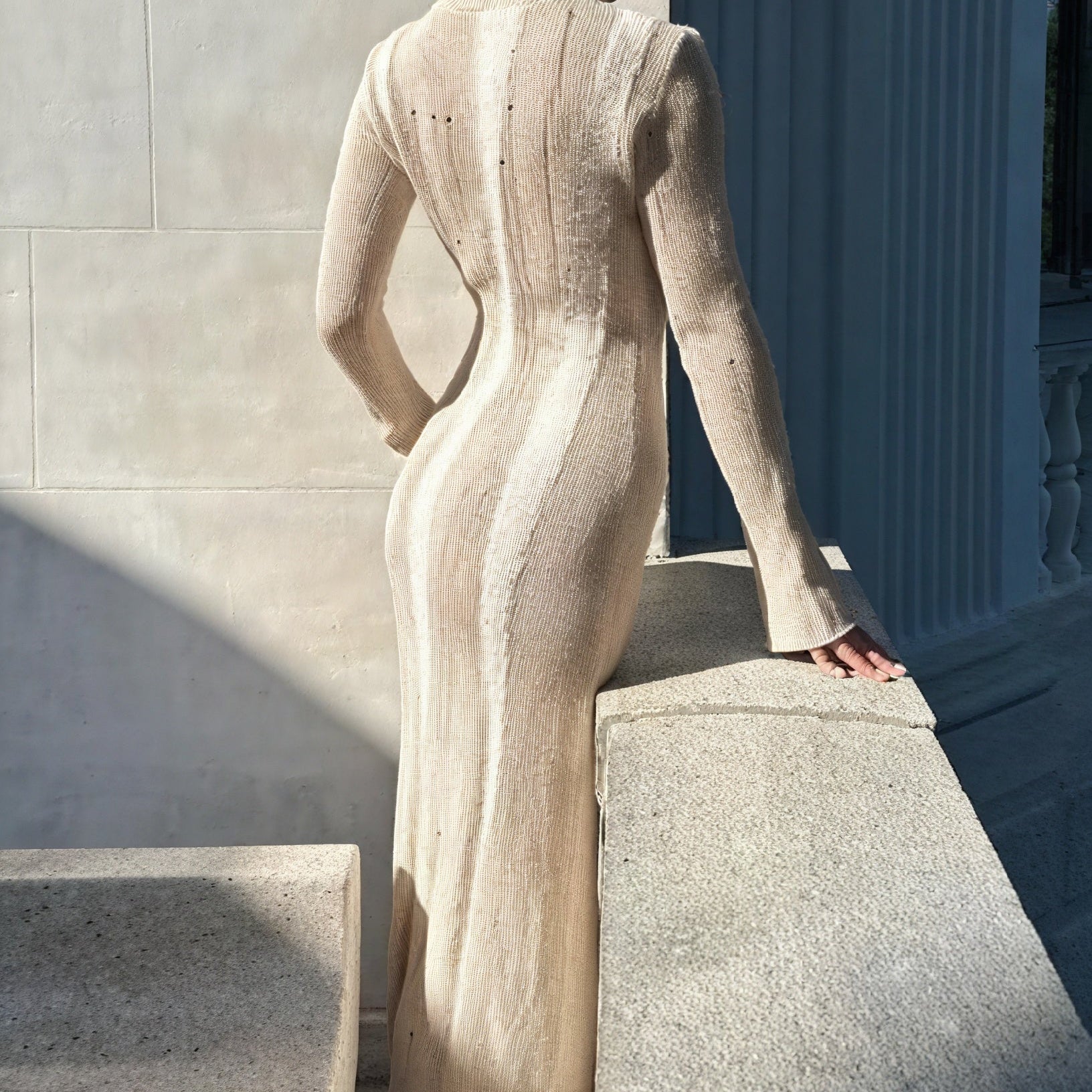 Abito Lungo a Costine con Dettagli Traforati