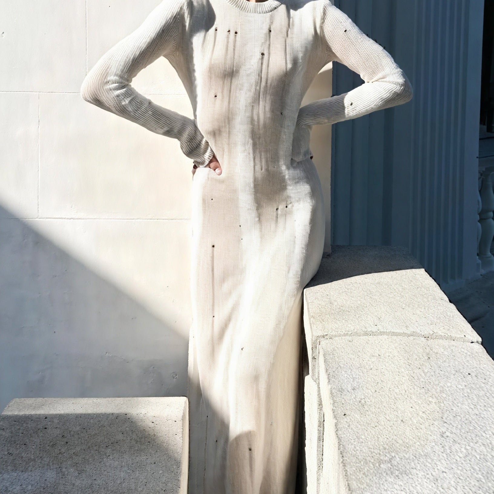 Abito Lungo a Costine con Dettagli Traforati