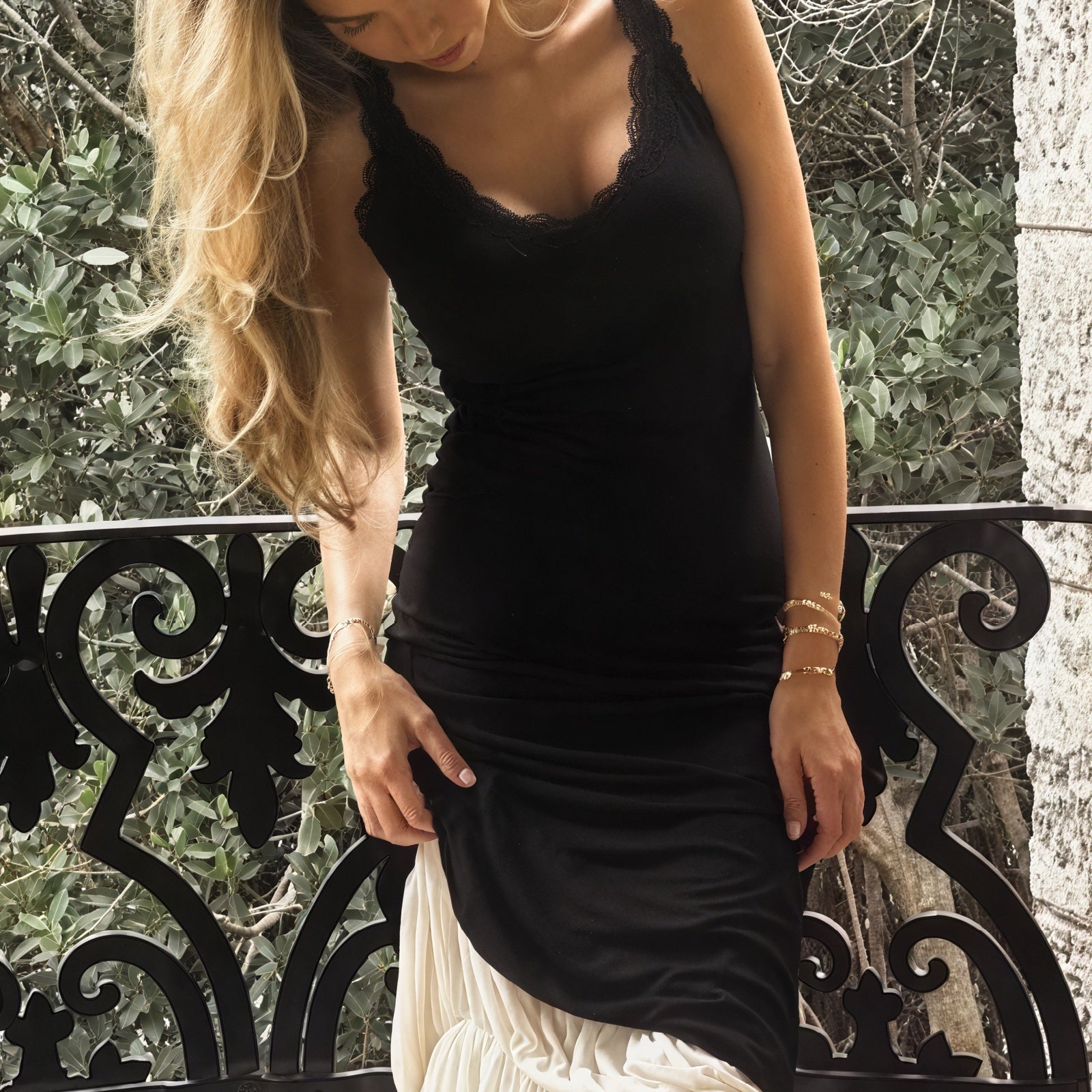 Abito Maxi Elegante con Dettagli in Pizzo