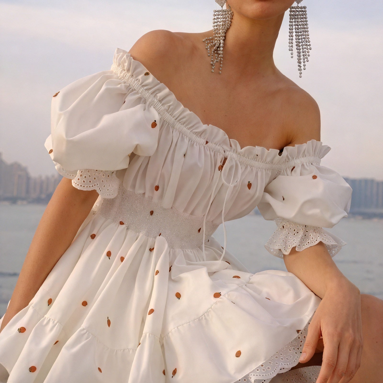 Abito Romantico con Ricami Floreali