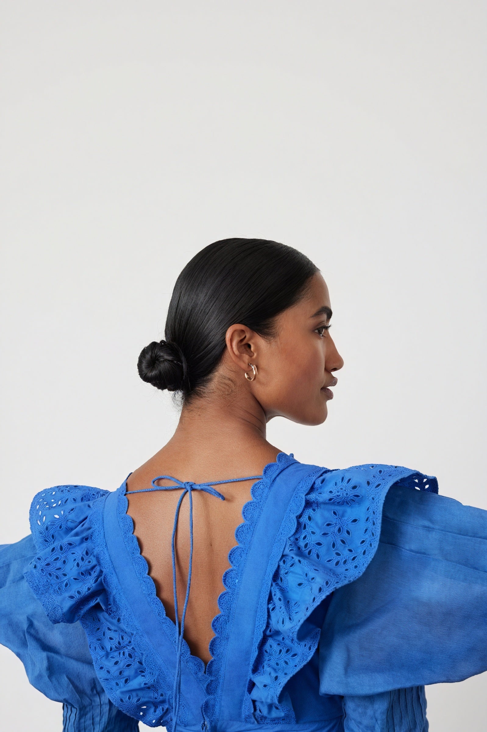 Abito Mini con Dettagli Laser Cut