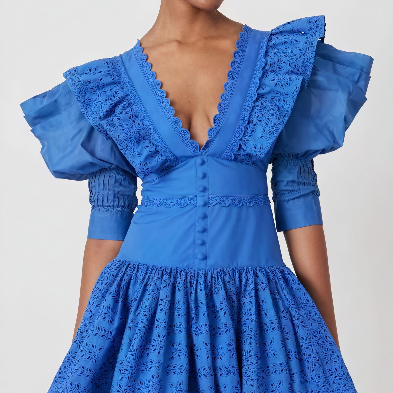 Abito Mini con Dettagli Laser Cut