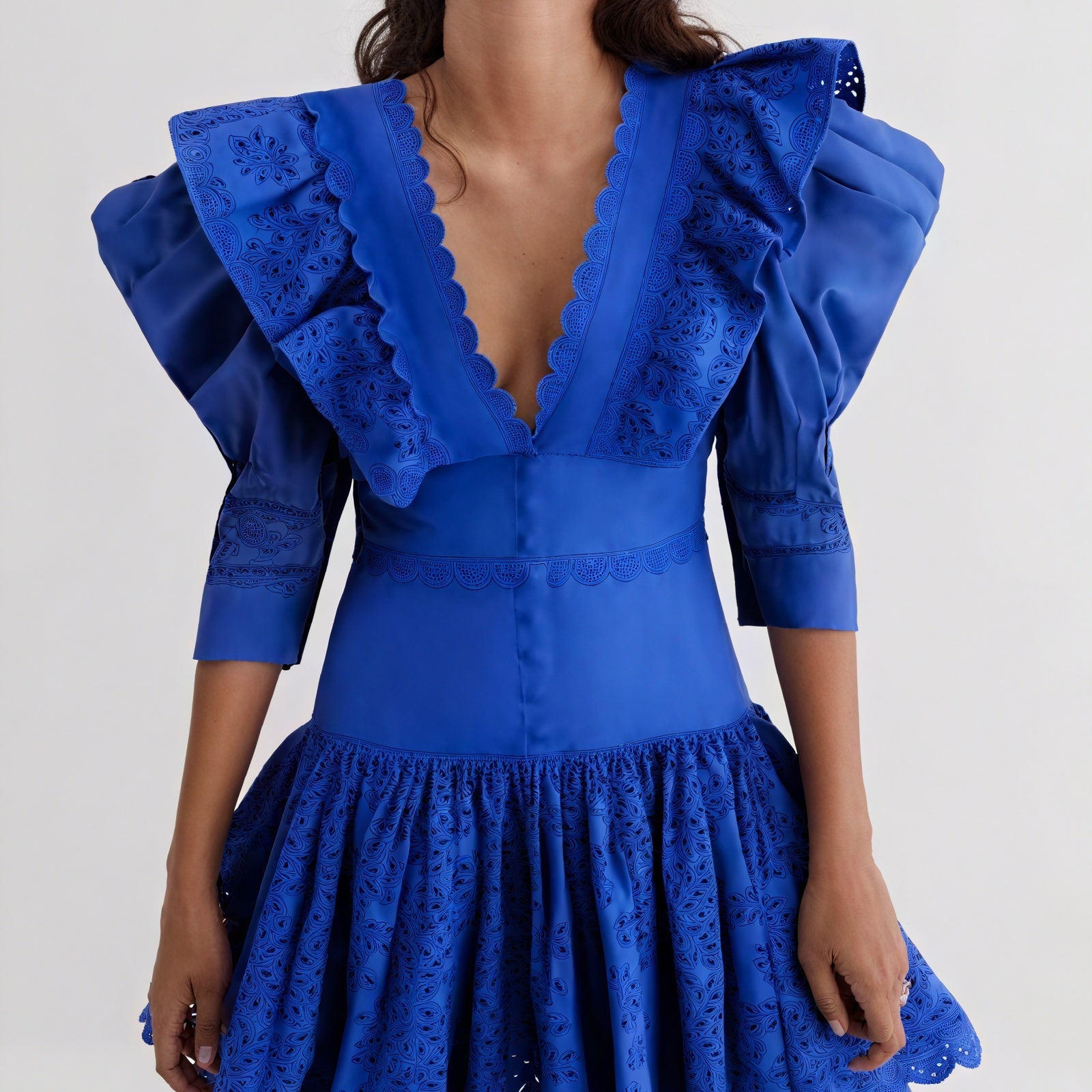 Abito Mini con Dettagli Laser Cut