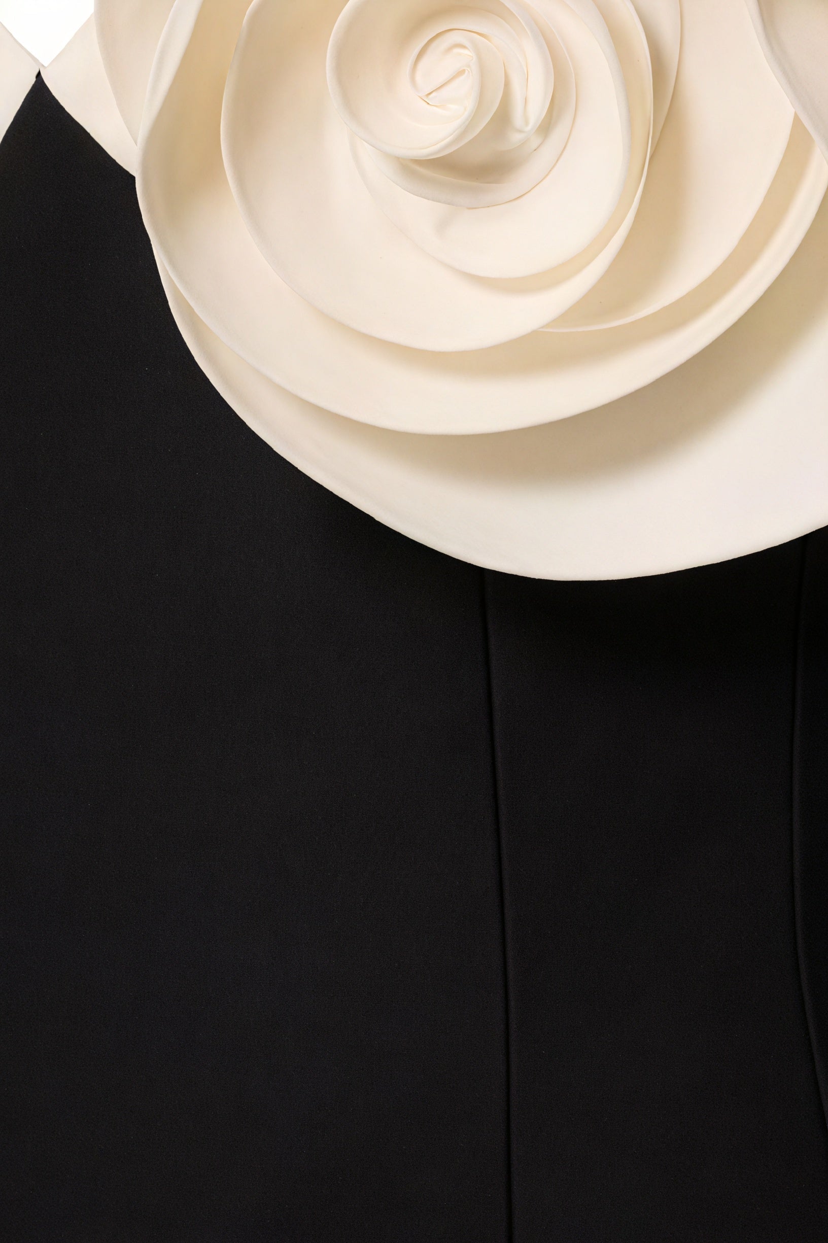 Abito Scultoreo - Eleganza Moderna