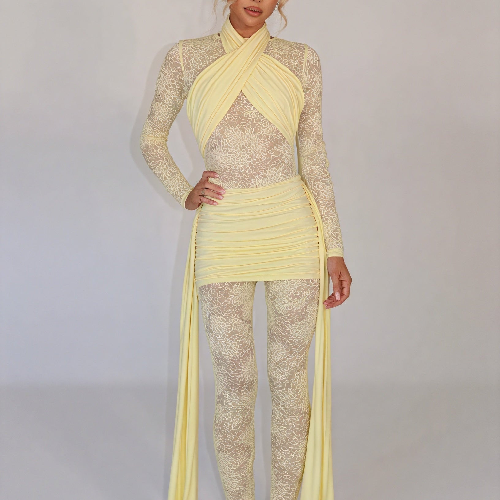 Abito Scultura con Dettagli in Tulle