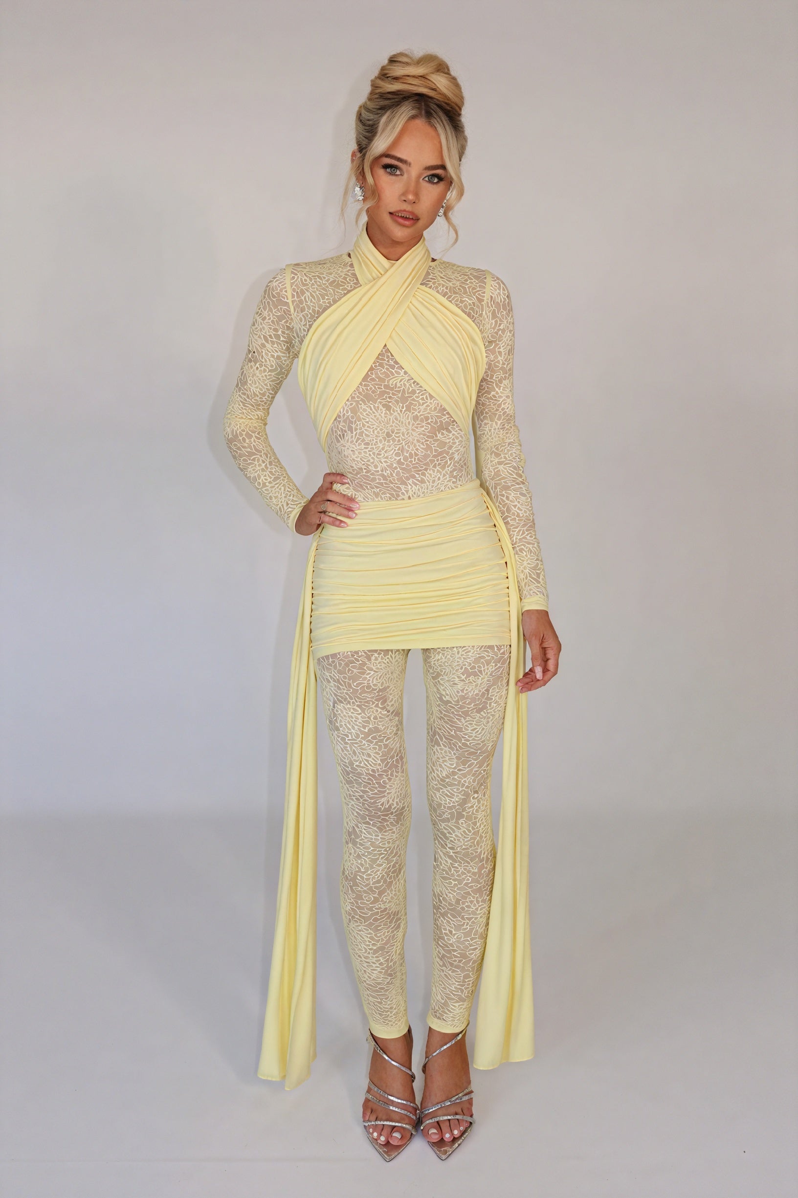 Abito Scultura con Dettagli in Tulle