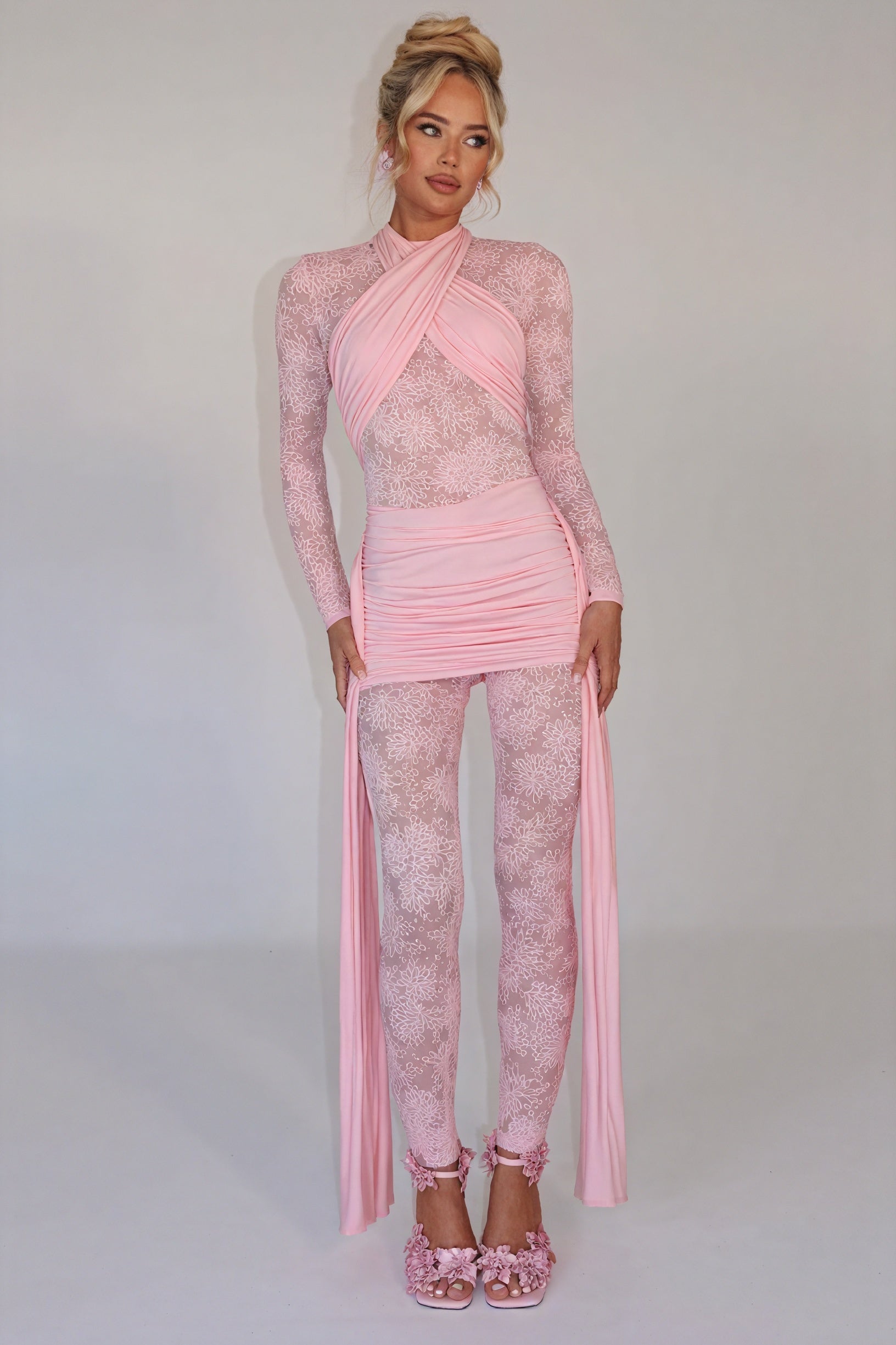 Abito Scultura con Dettagli in Tulle