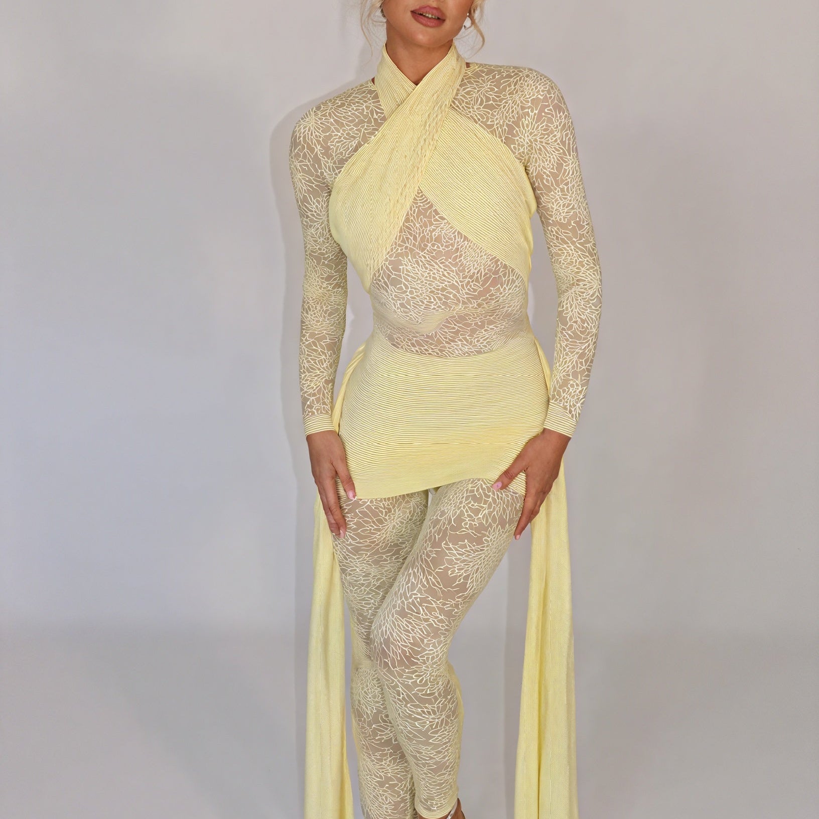 Abito Scultura con Dettagli in Tulle