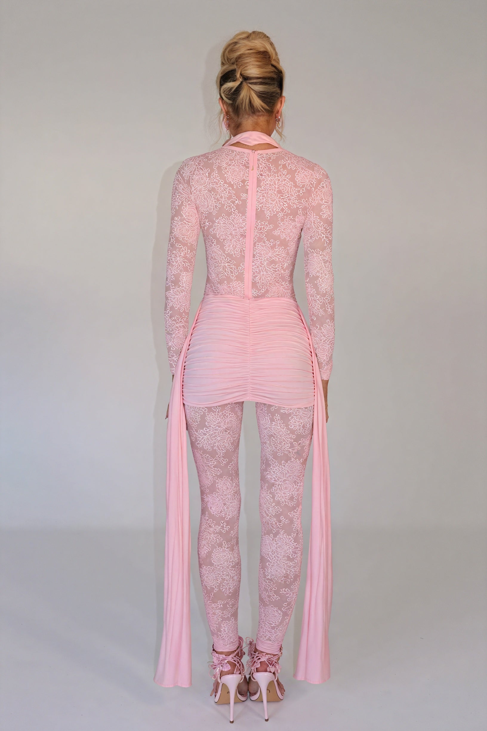 Abito Scultura con Dettagli in Tulle