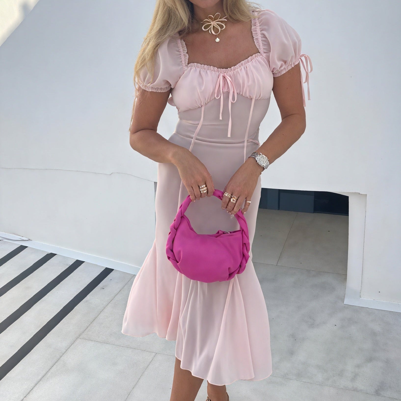 Abito Midi con Dettagli Romantici