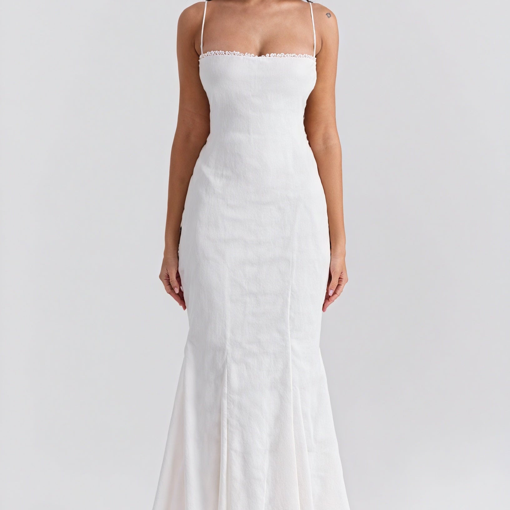 Abito Lungo Minimalista con Spalline Sottili