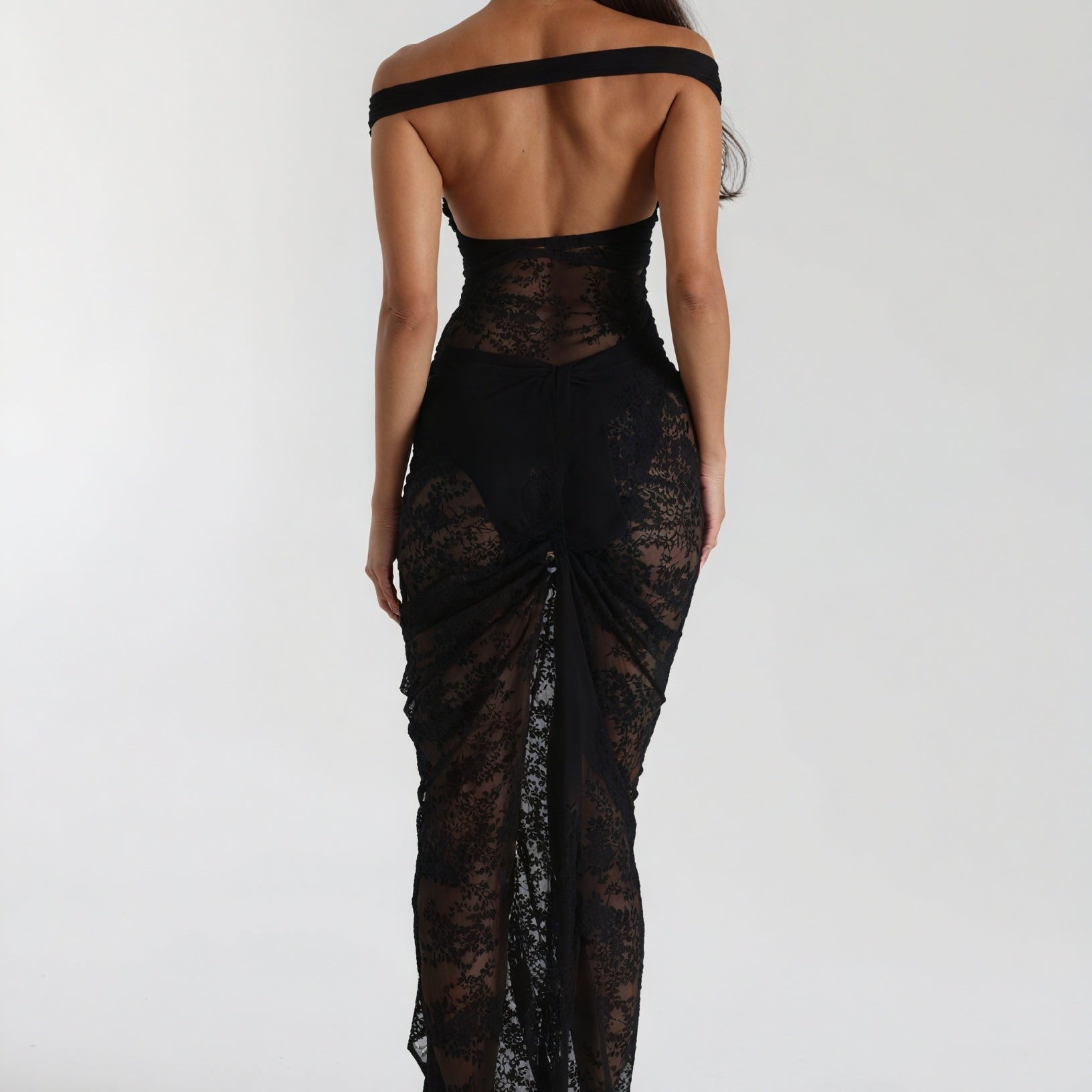 Abito Lungo con Dettagli in Pizzo