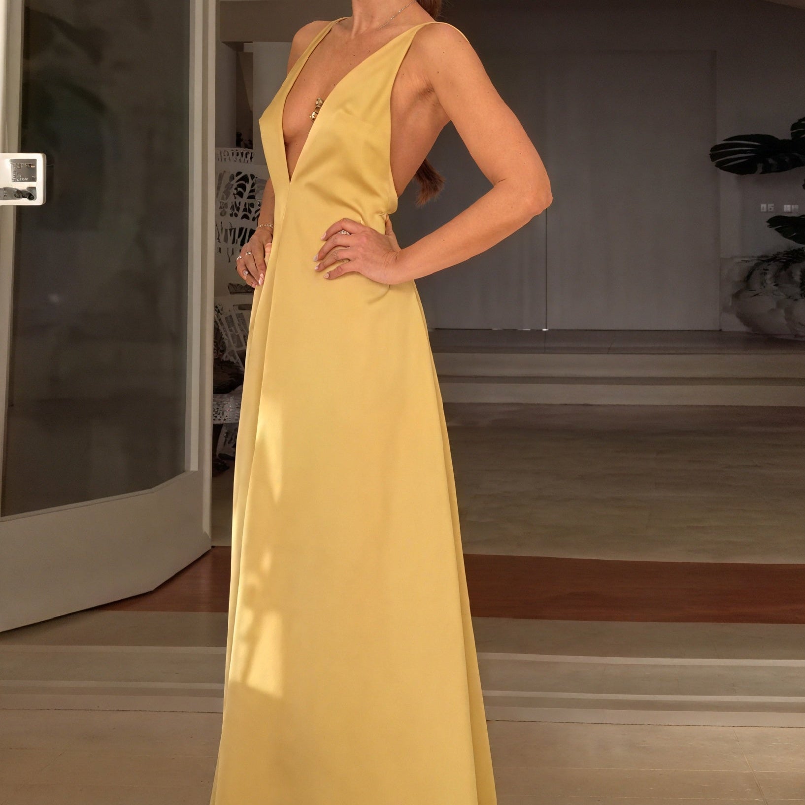 Abito Lungo A-Line con Scollo Profondo