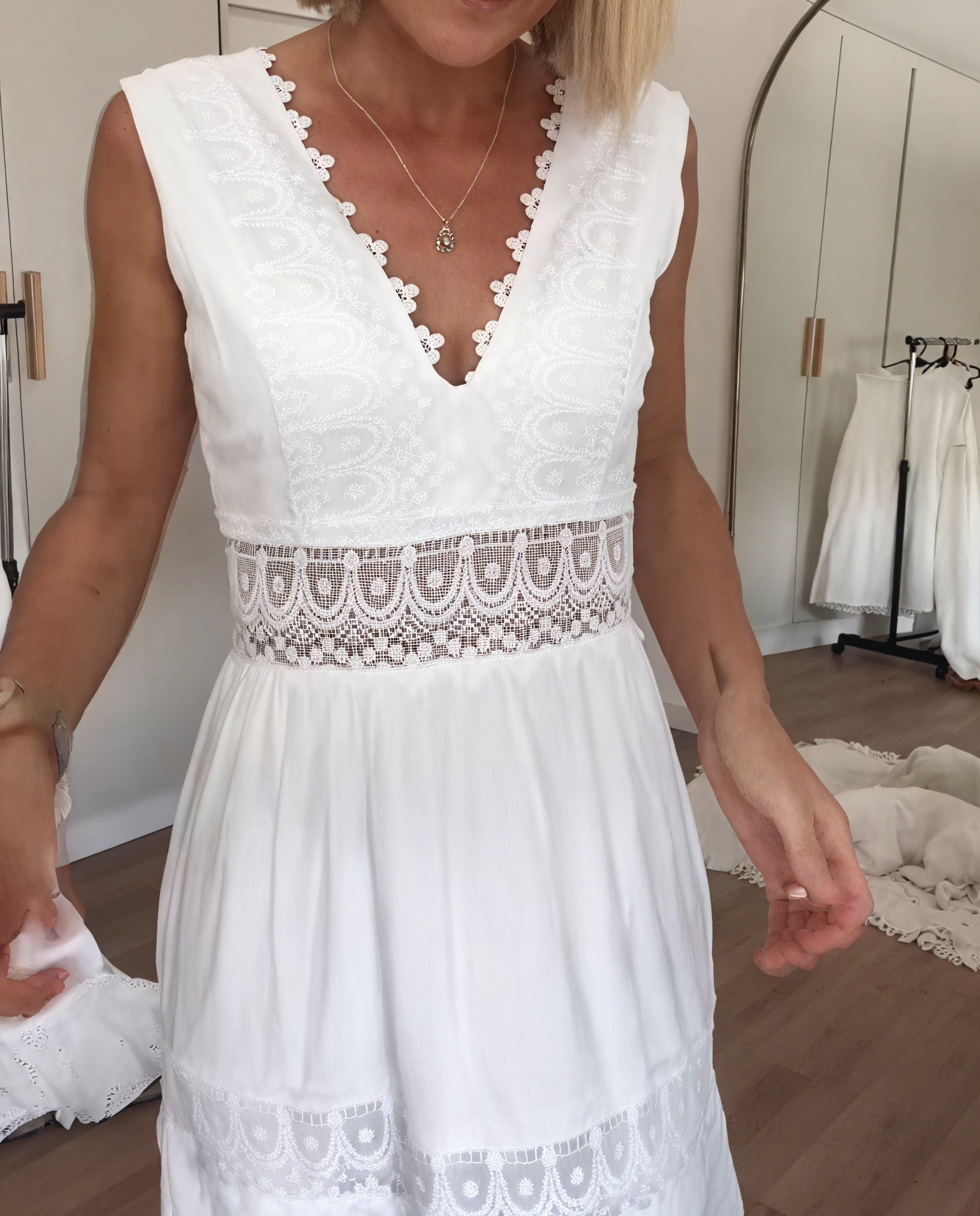Abito Maxi con Dettagli in Pizzo