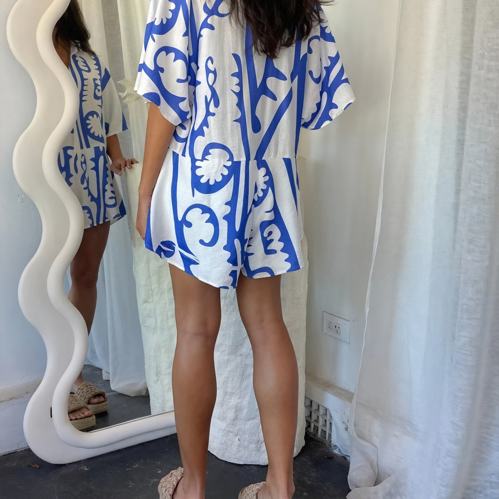 Vestito Corto Stampato – Abbottonatura Frontale