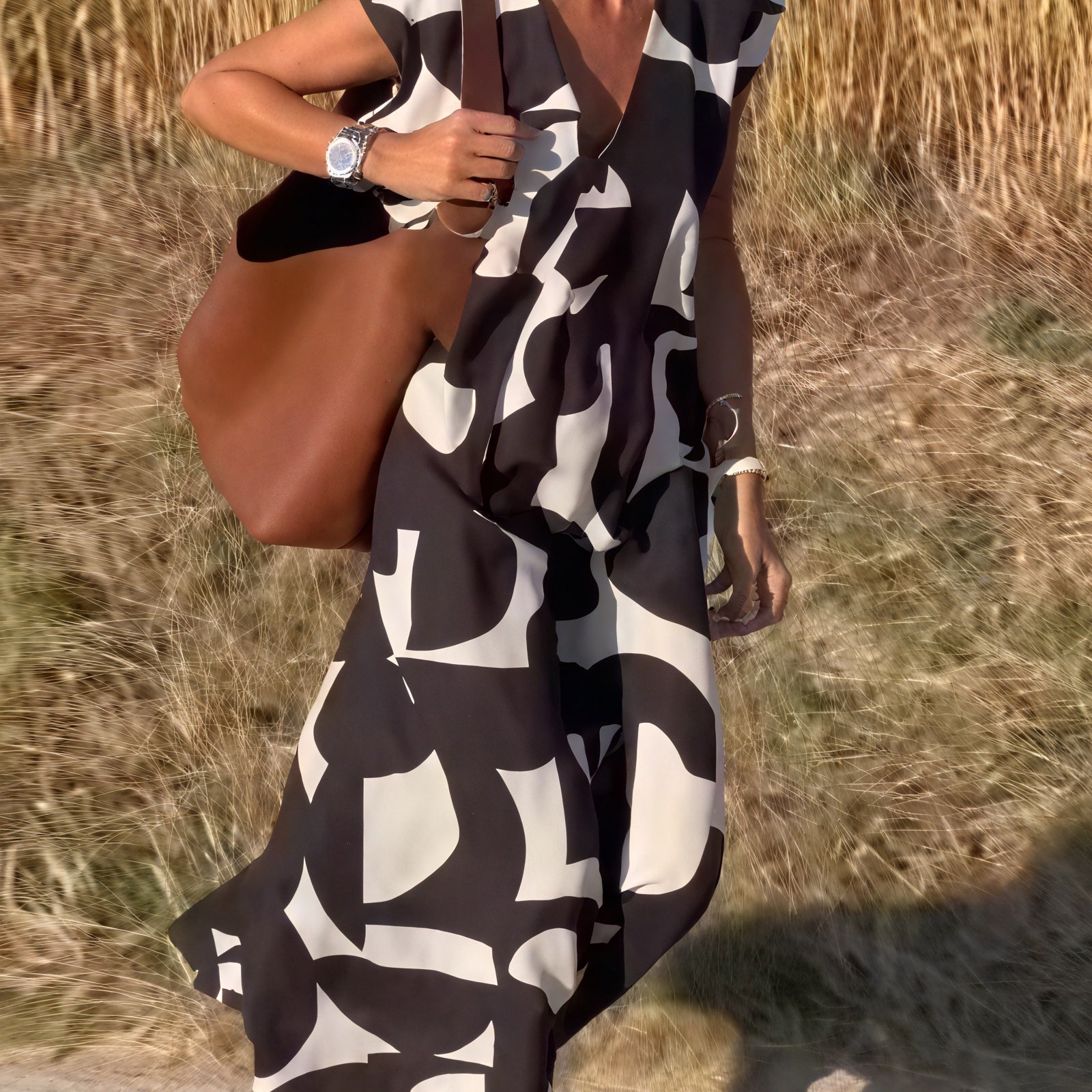 Abito Lungo con Motivo Astratto: Eleganza Disinvolta