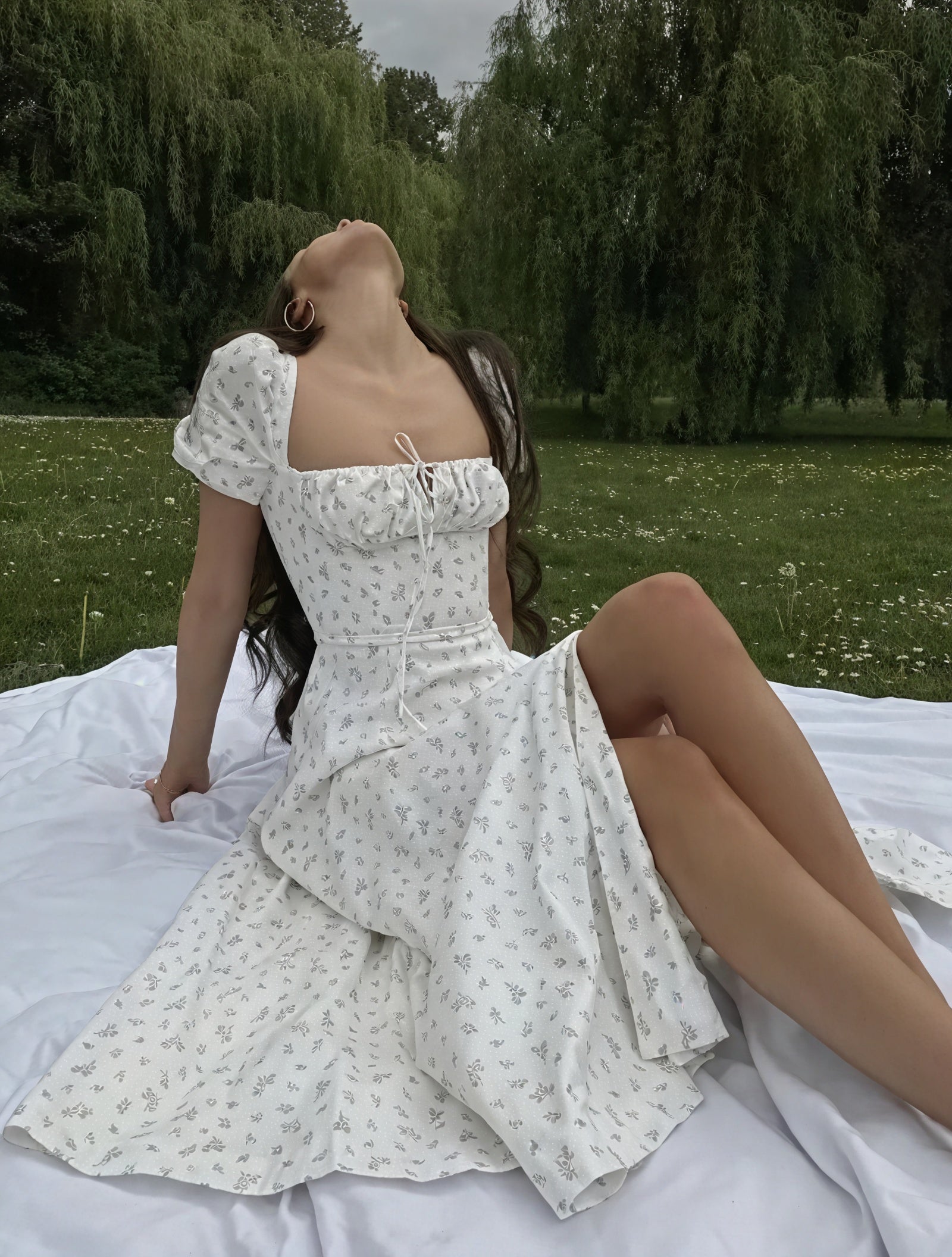 Abito Floreale con Scollo Quadrato e Spacco Alto