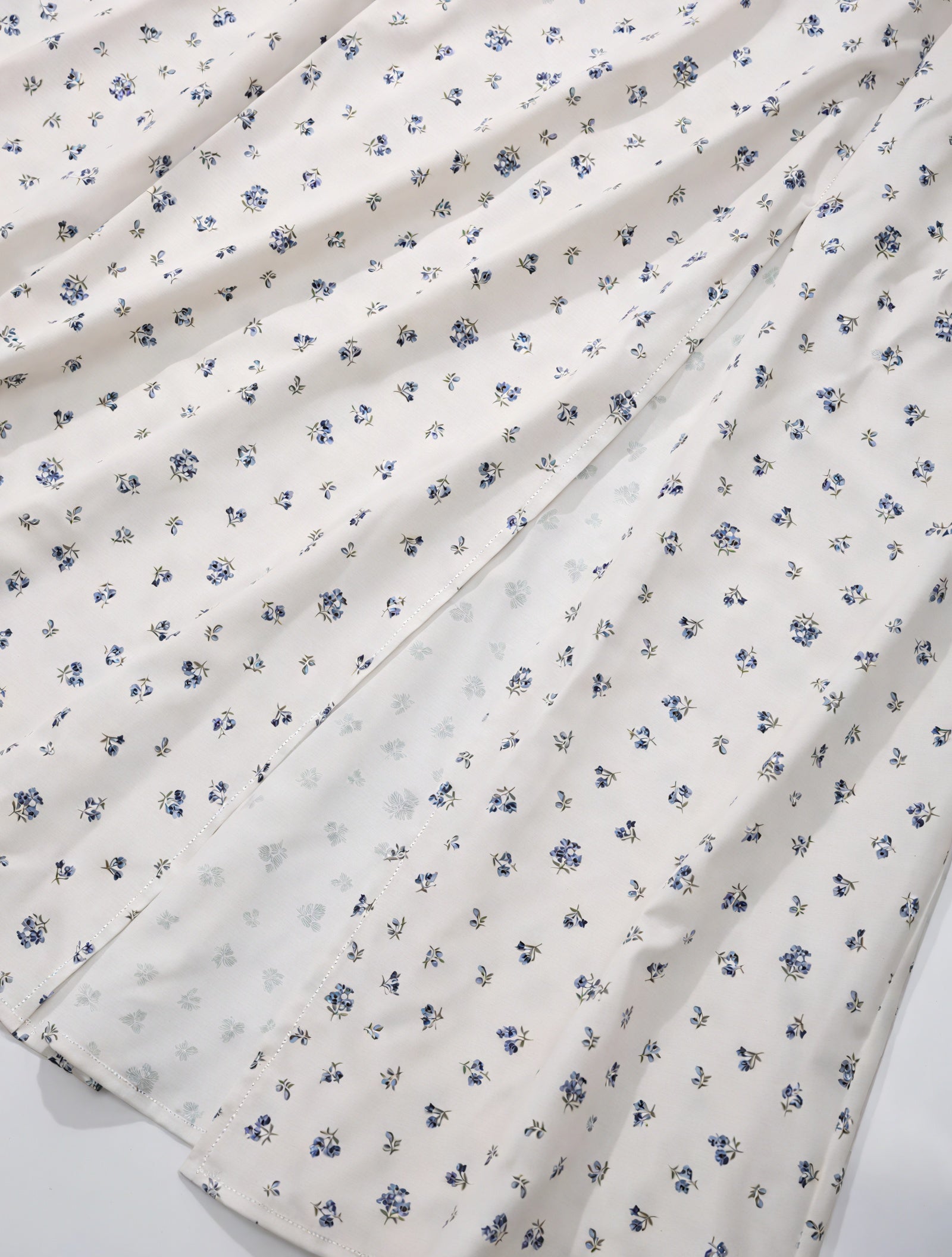 Abito Floreale con Scollo Quadrato e Spacco Alto