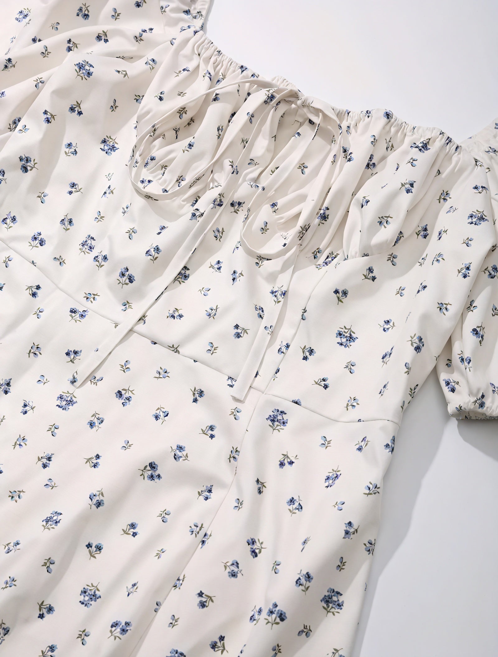 Abito Floreale con Scollo Quadrato e Spacco Alto