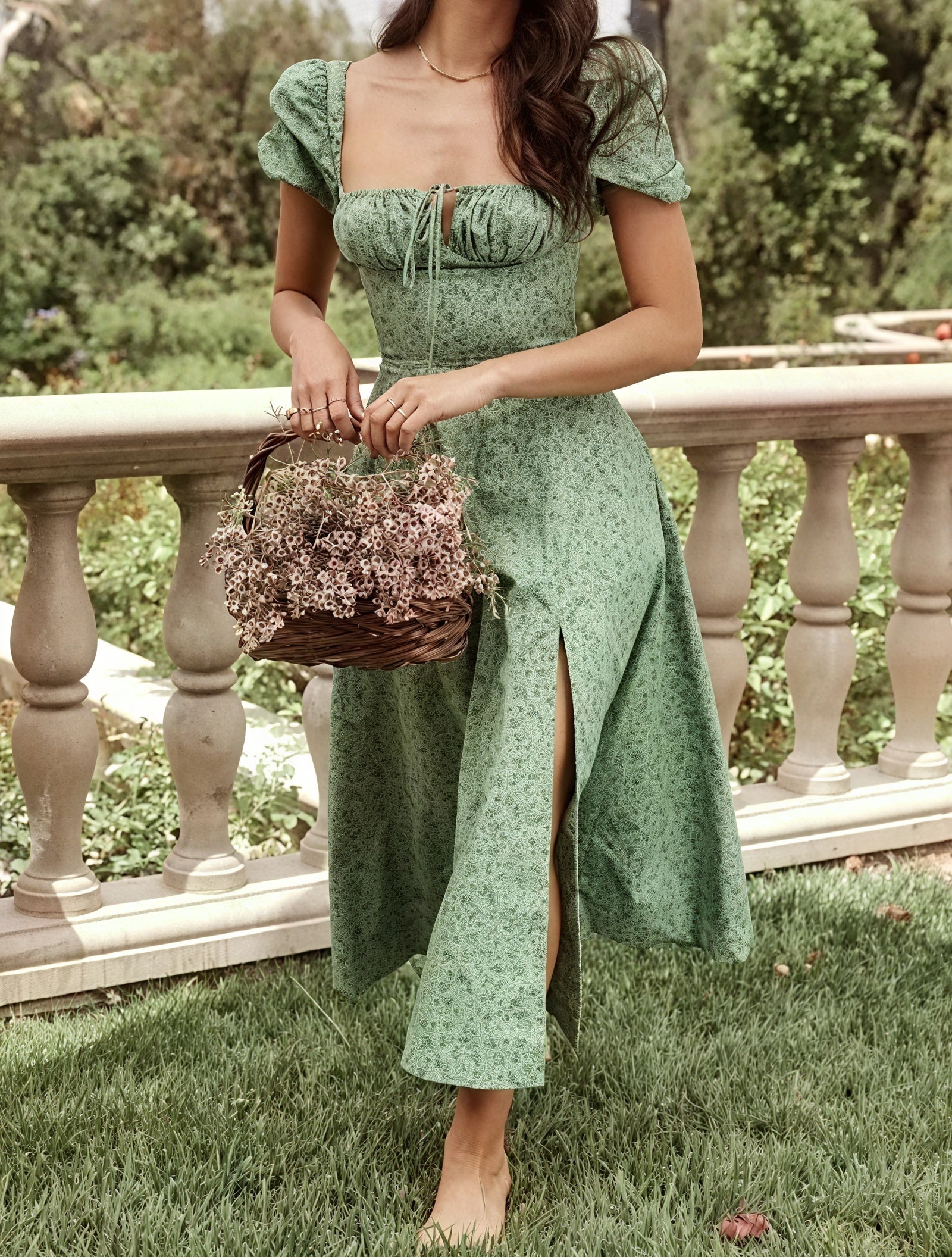 Abito Floreale con Scollo Quadrato e Spacco Alto