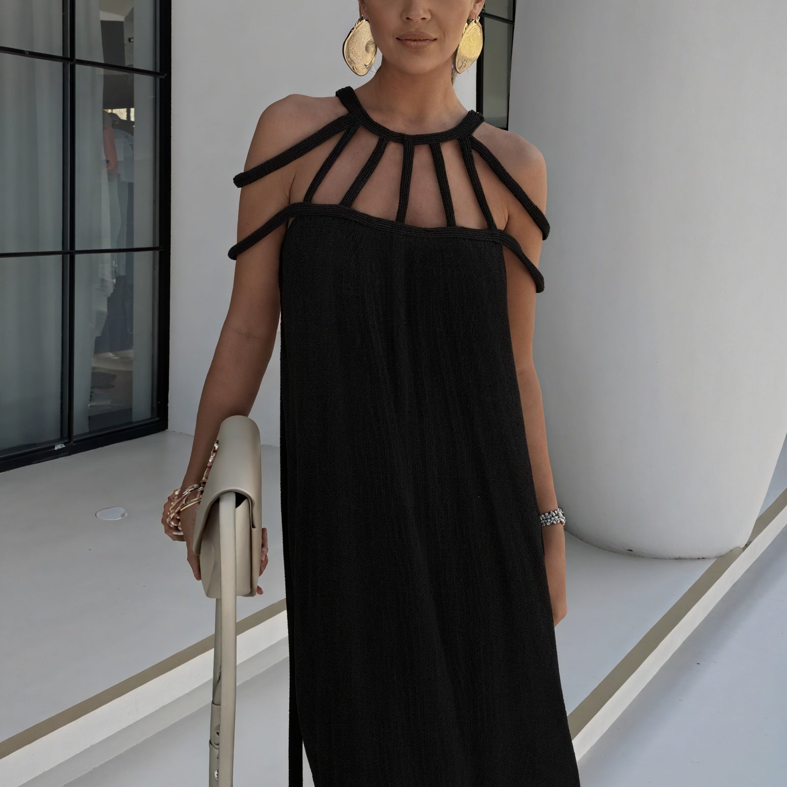 Abito Halter con Dettagli Intrecciati, Silhouette Fluida