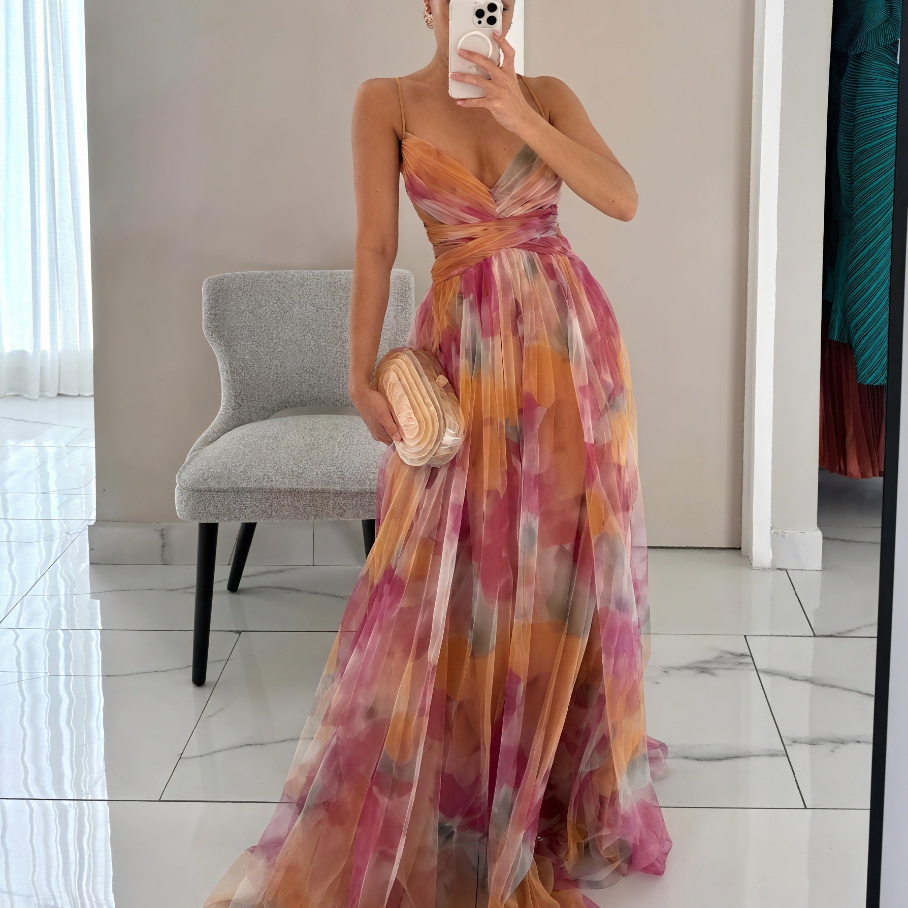 Sogno di una Notte di Mezza Estate: Eleganza Impalpabile