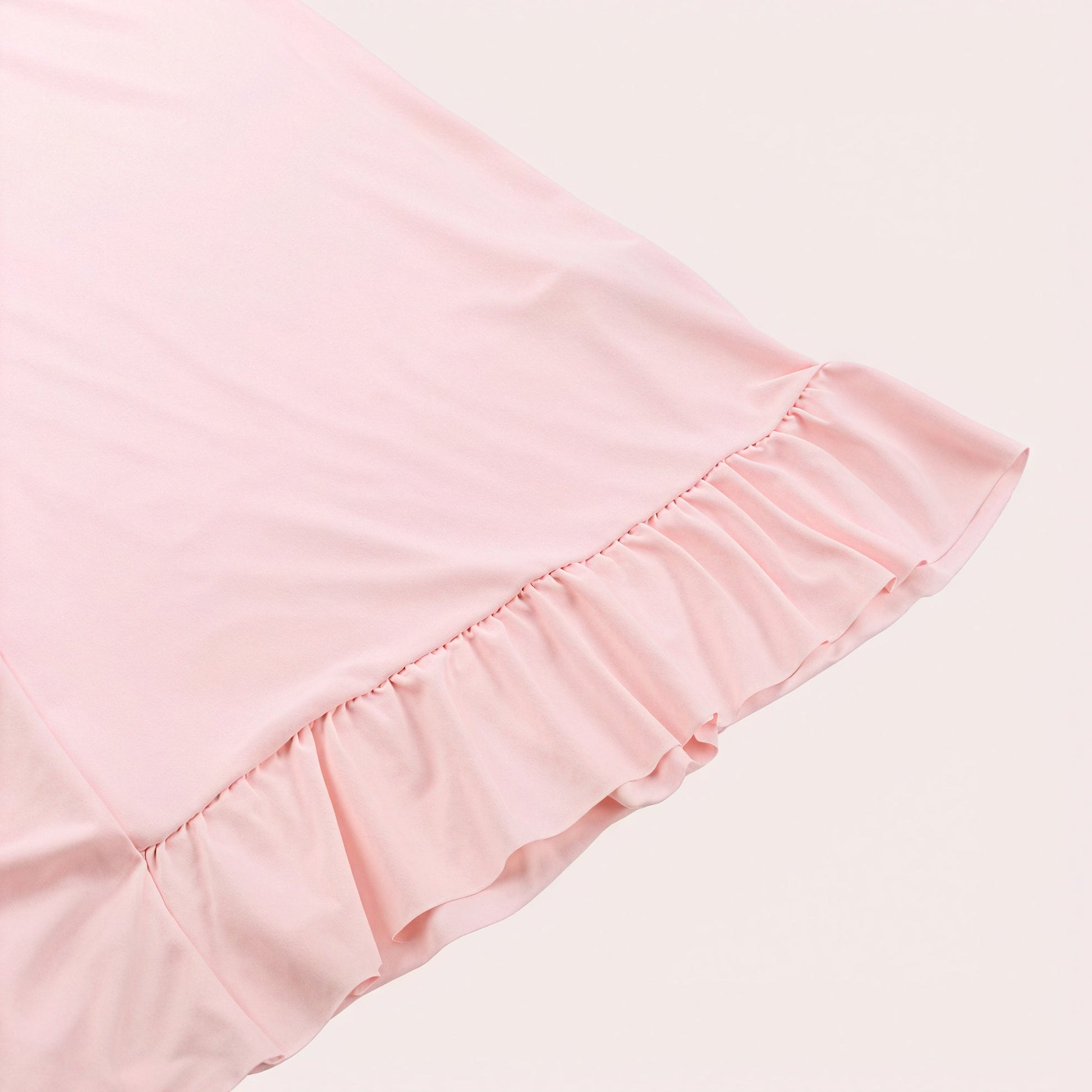 Abito Lungo con Spacco: Fascino e Leggerezza