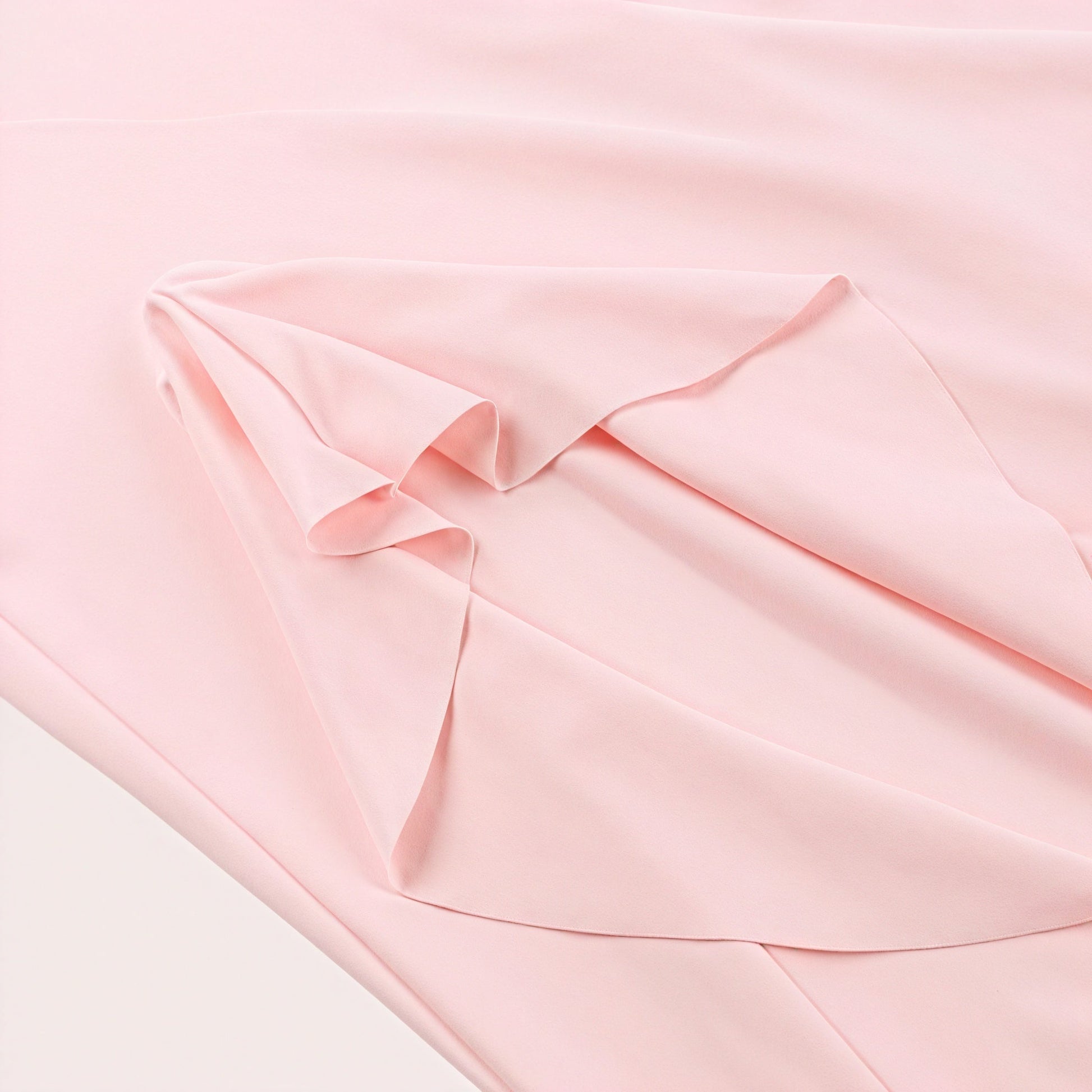 Abito Lungo con Spacco: Fascino e Leggerezza