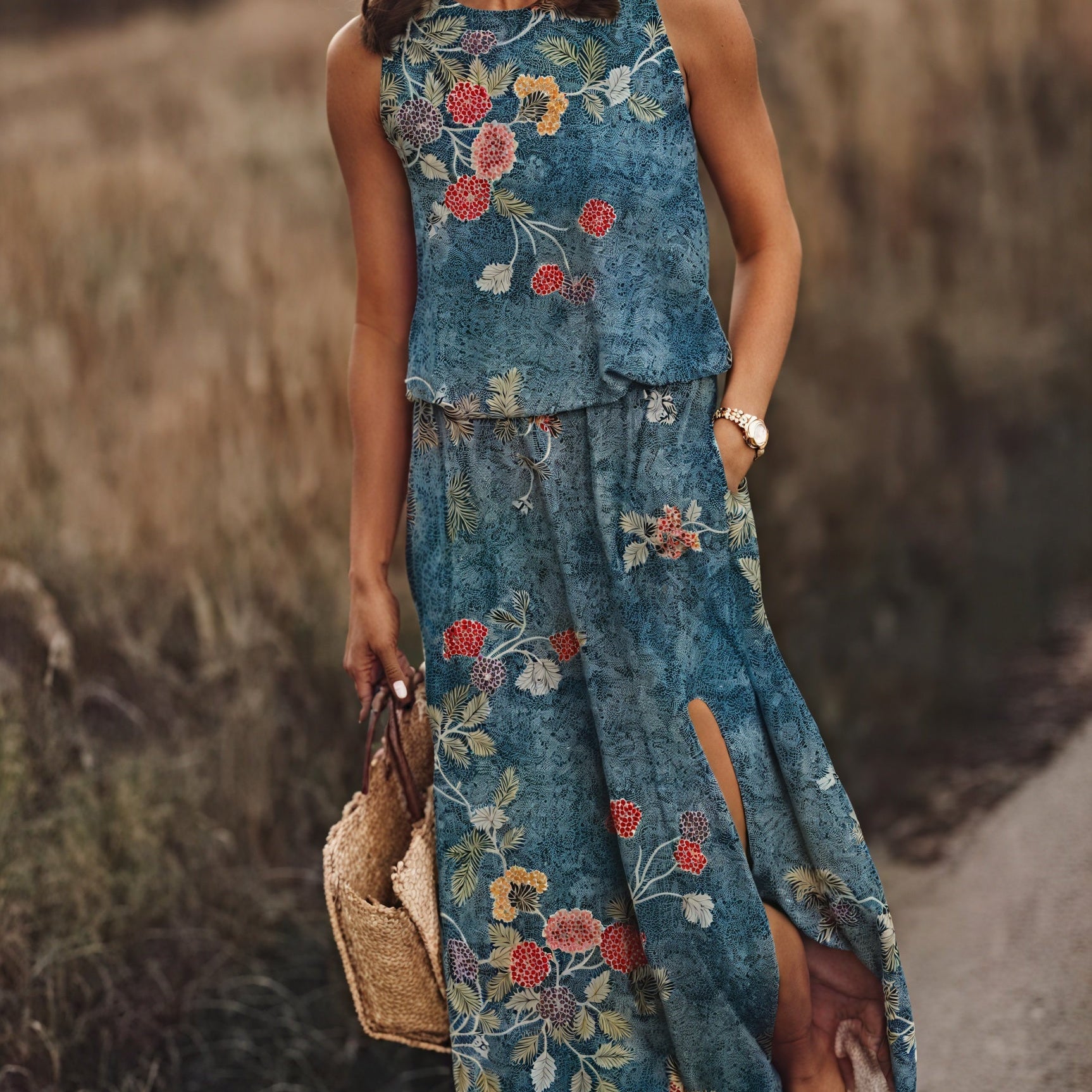 Abito Maxi Senza Maniche con Spacco Laterale e Tasche