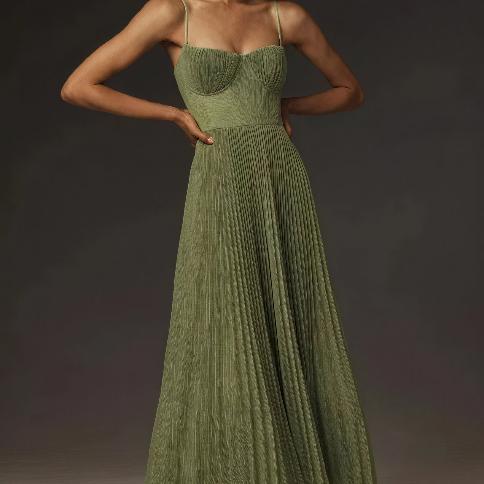 Abito Midi: Eleganza Raffinata per Occasioni Speciali