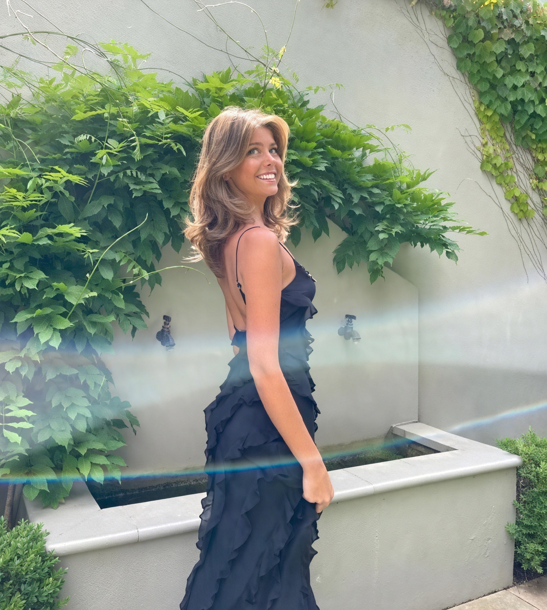 Abito Maxi – Fluido, Spalline Sottili e Balze