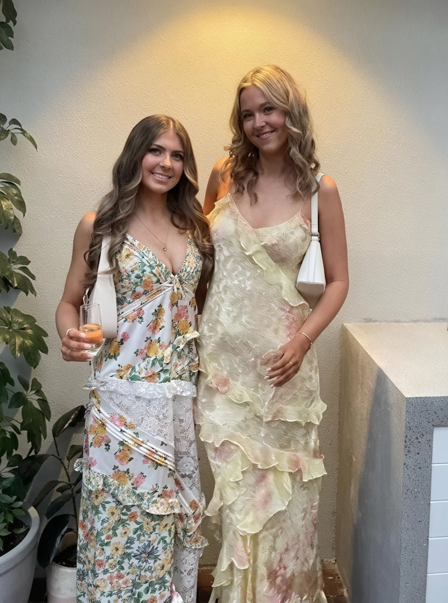 Abito Estivo Fluido – Dettagli Rouches e Spalline Sottili