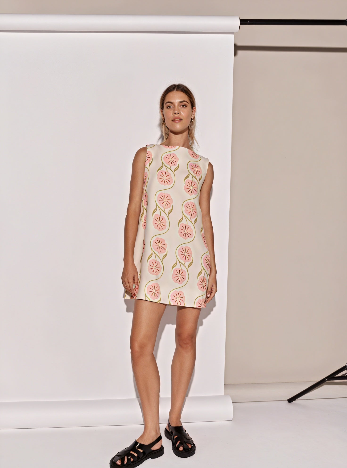 Abito Mini Floreale Senza Maniche – Stampa Esclusiva