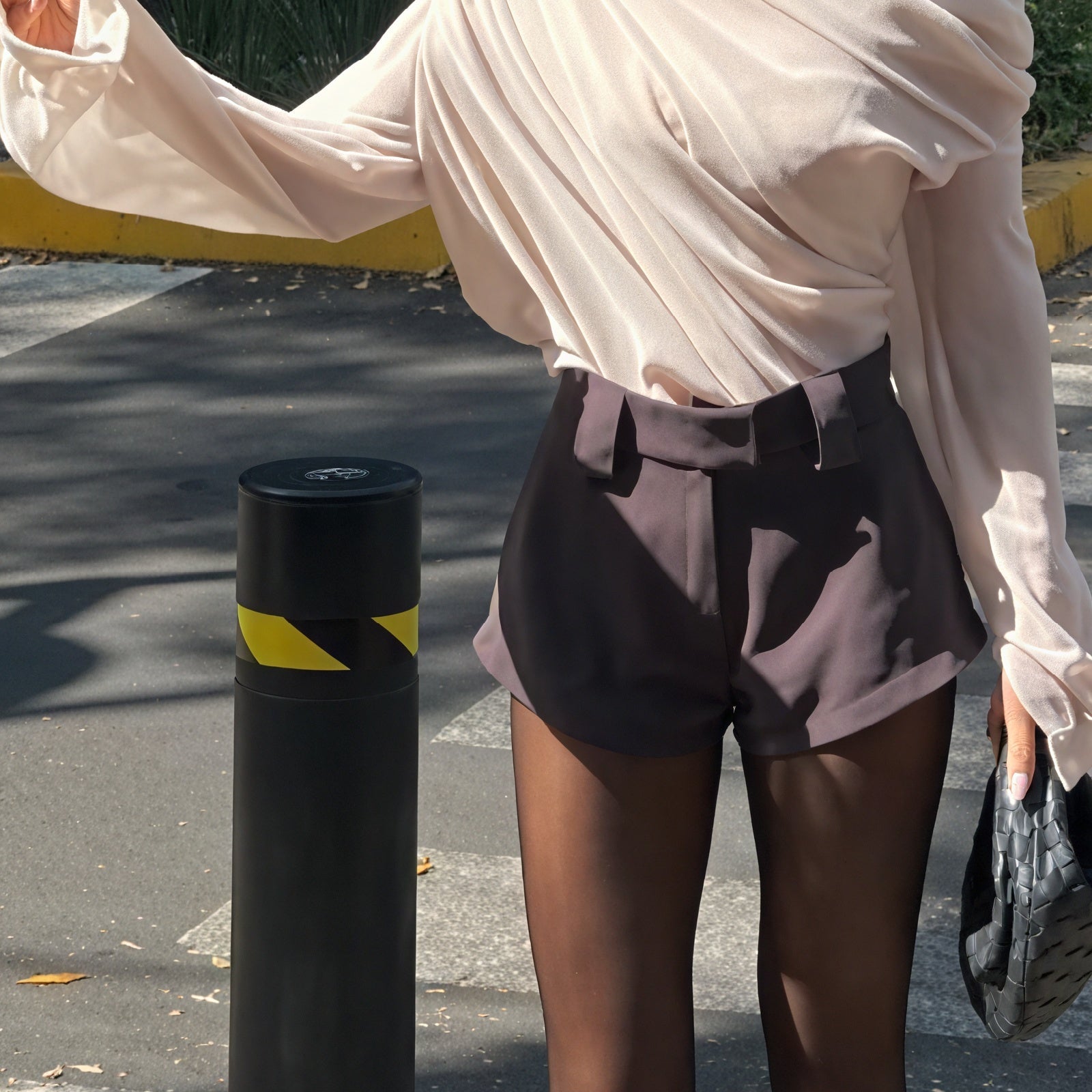 Abito Spalle Scoperte – Dettaglio Rosa Romantico