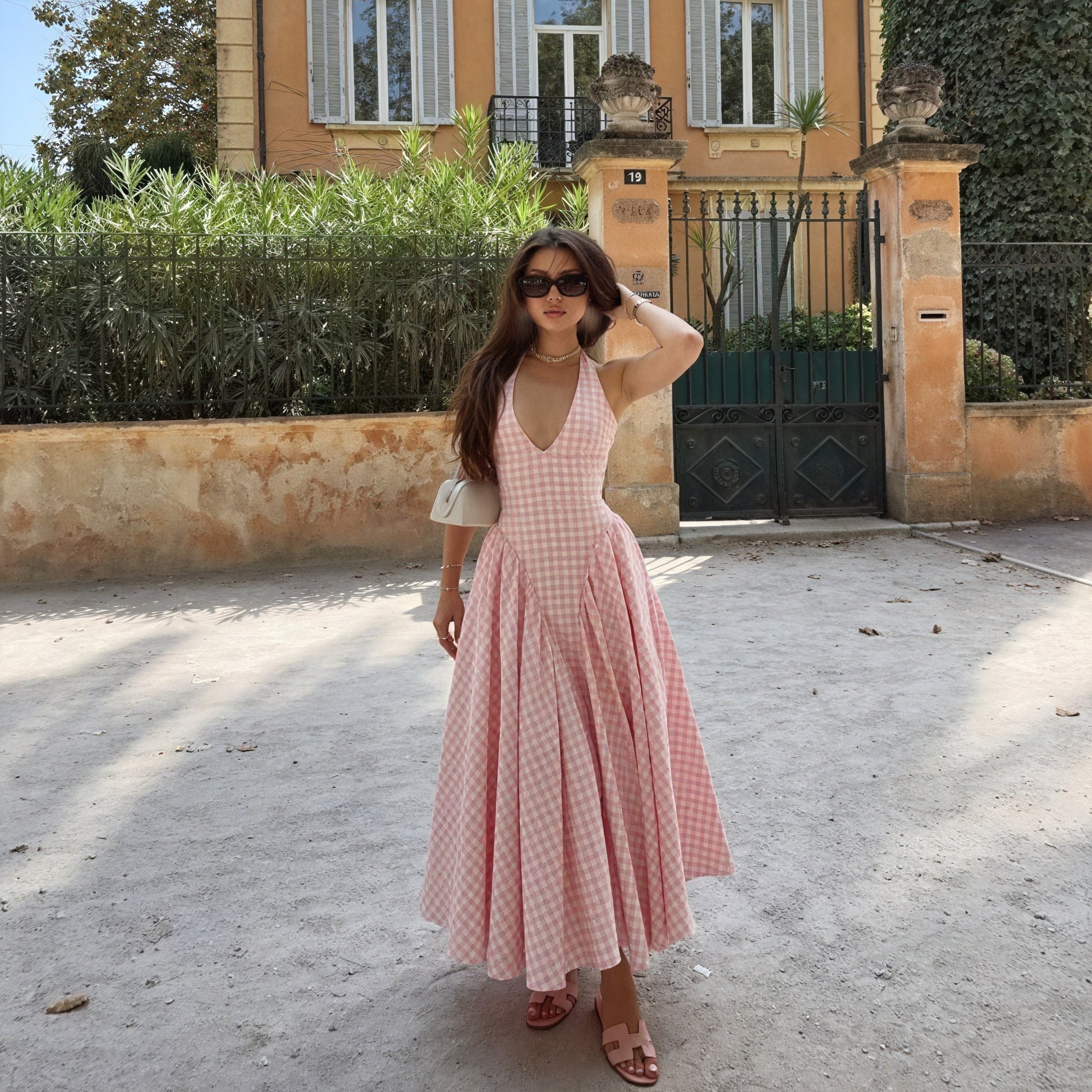 Abito Gingham Rosa V-Neck con Gonna Plissé