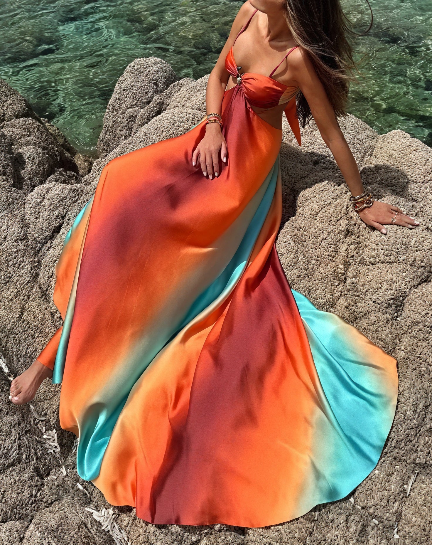 Abito in Raso Ombré – Dettaglio Cut-Out Sottile