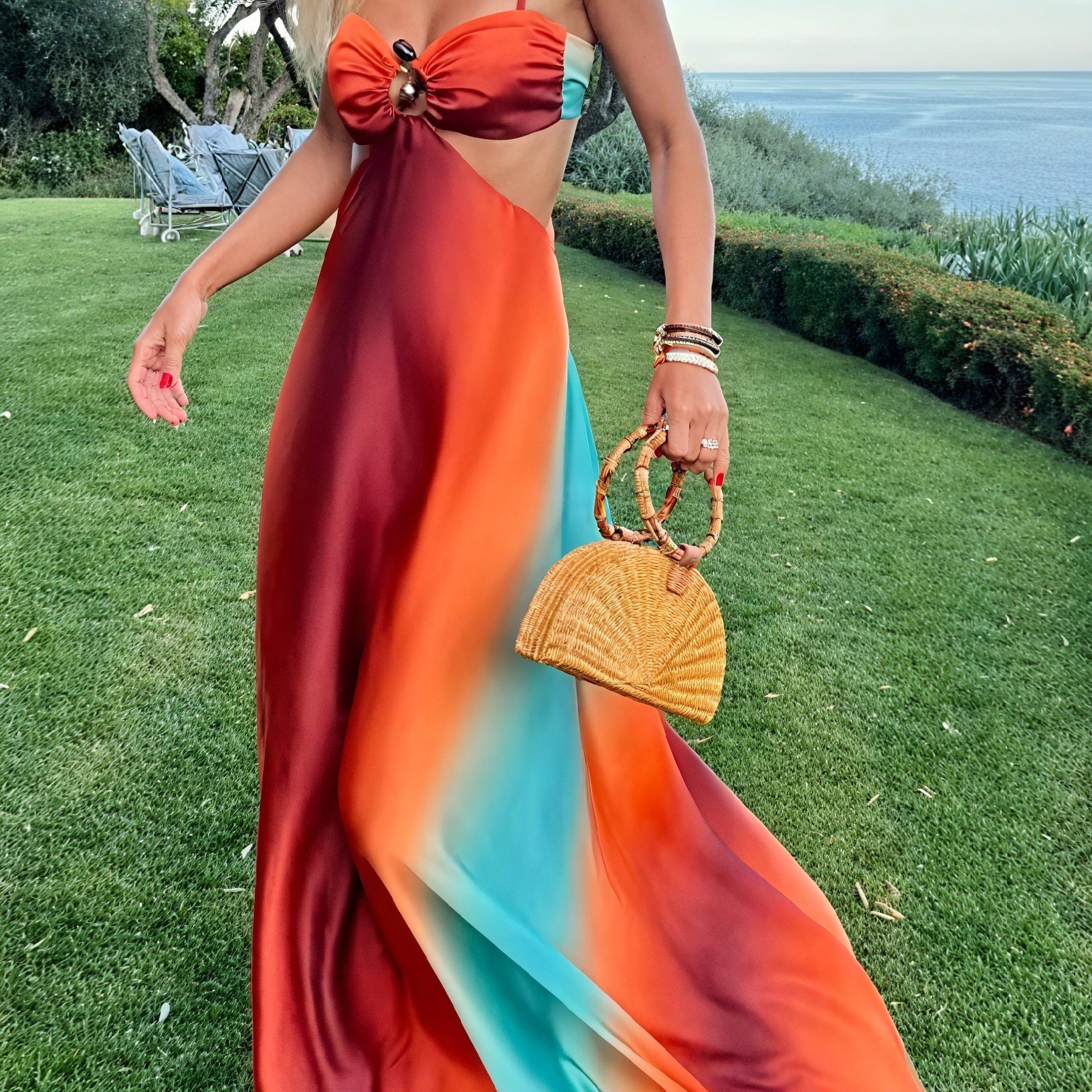 Abito in Raso Ombré – Dettaglio Cut-Out Sottile