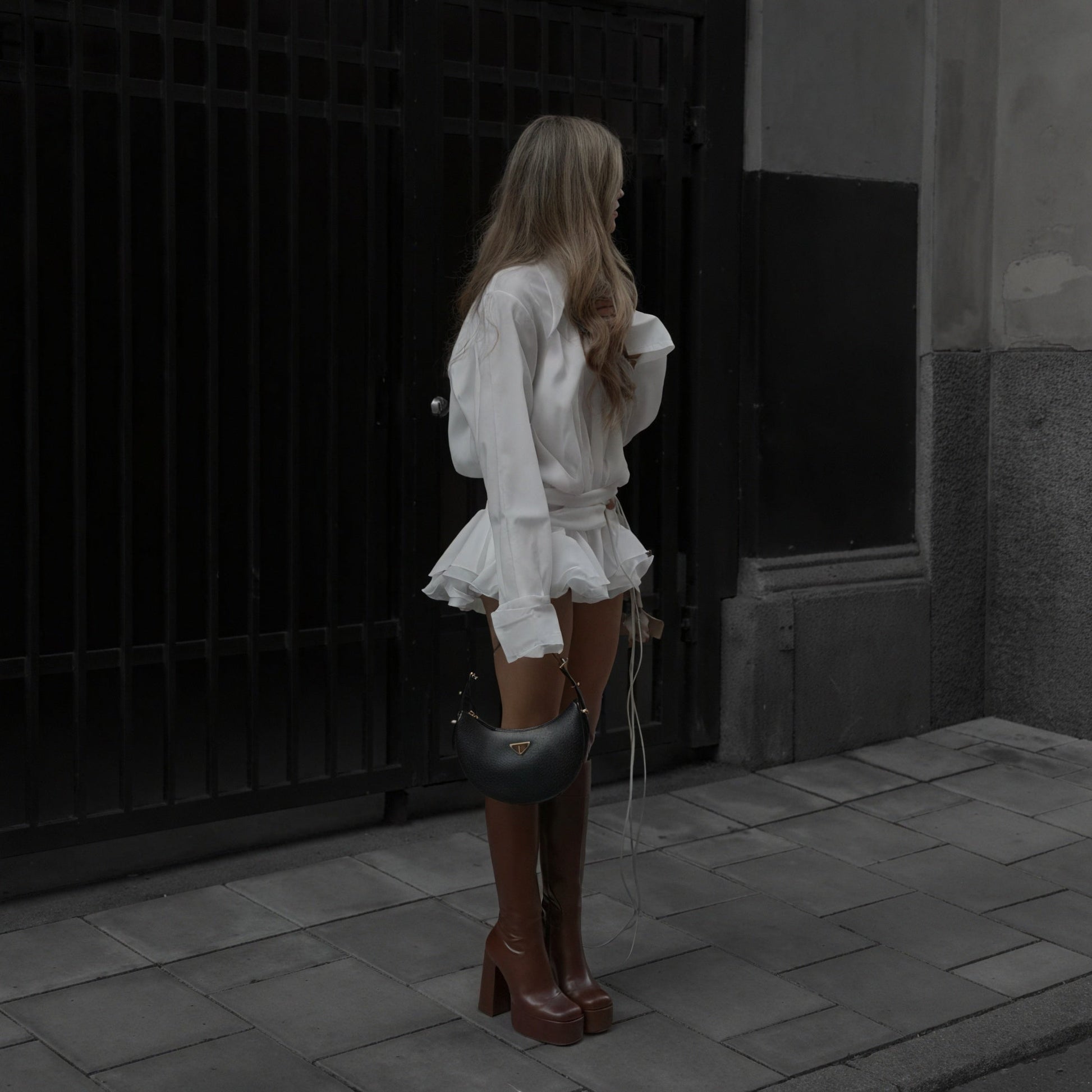 Abito Lungo Bianco – Bottoni e Maniche Lunghe