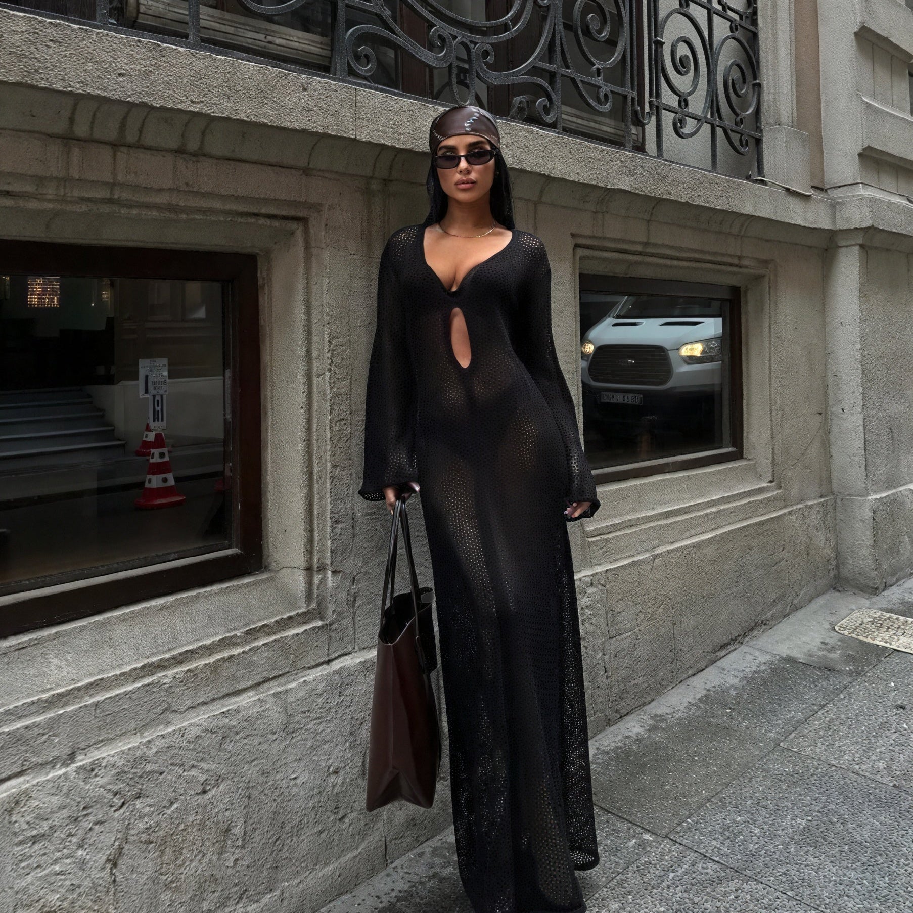 Abito Lungo in Maglia Trasparente – Dettaglio Cutout